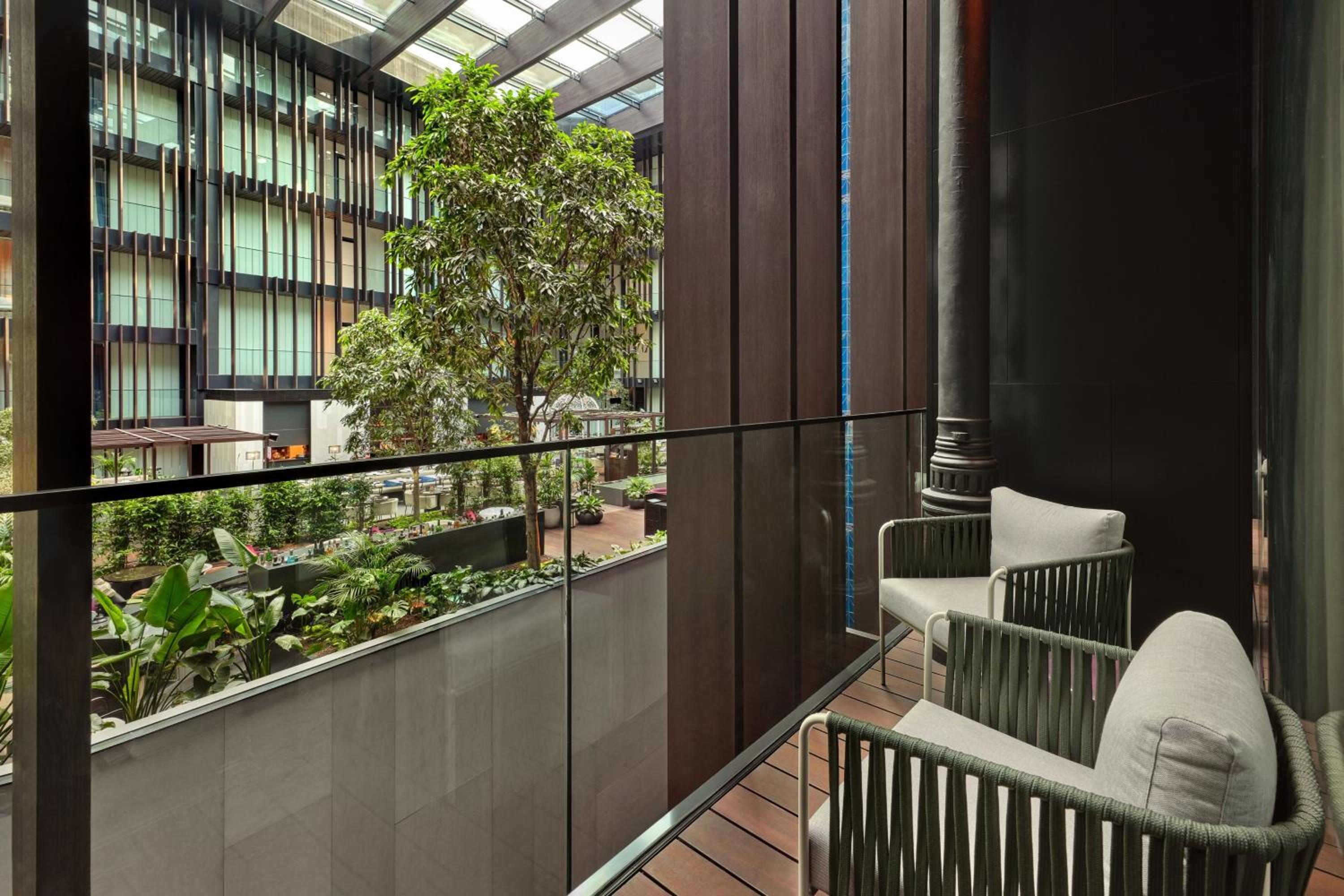Atrium Twin Room with Two Twin Beds and Balcony - Atrium View - Photo 3