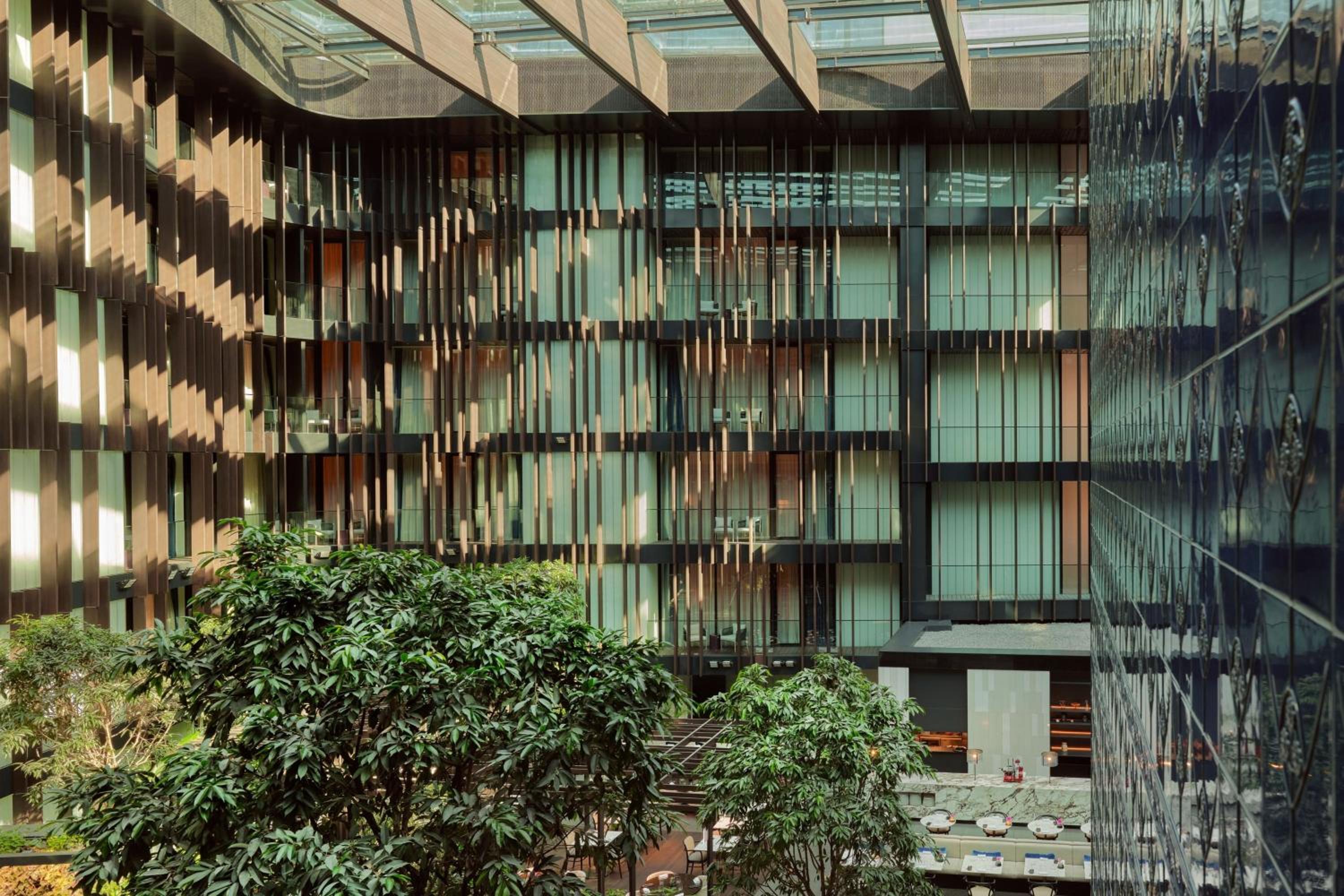 Atrium King Room with Balcony and Atrium View - Photo 3