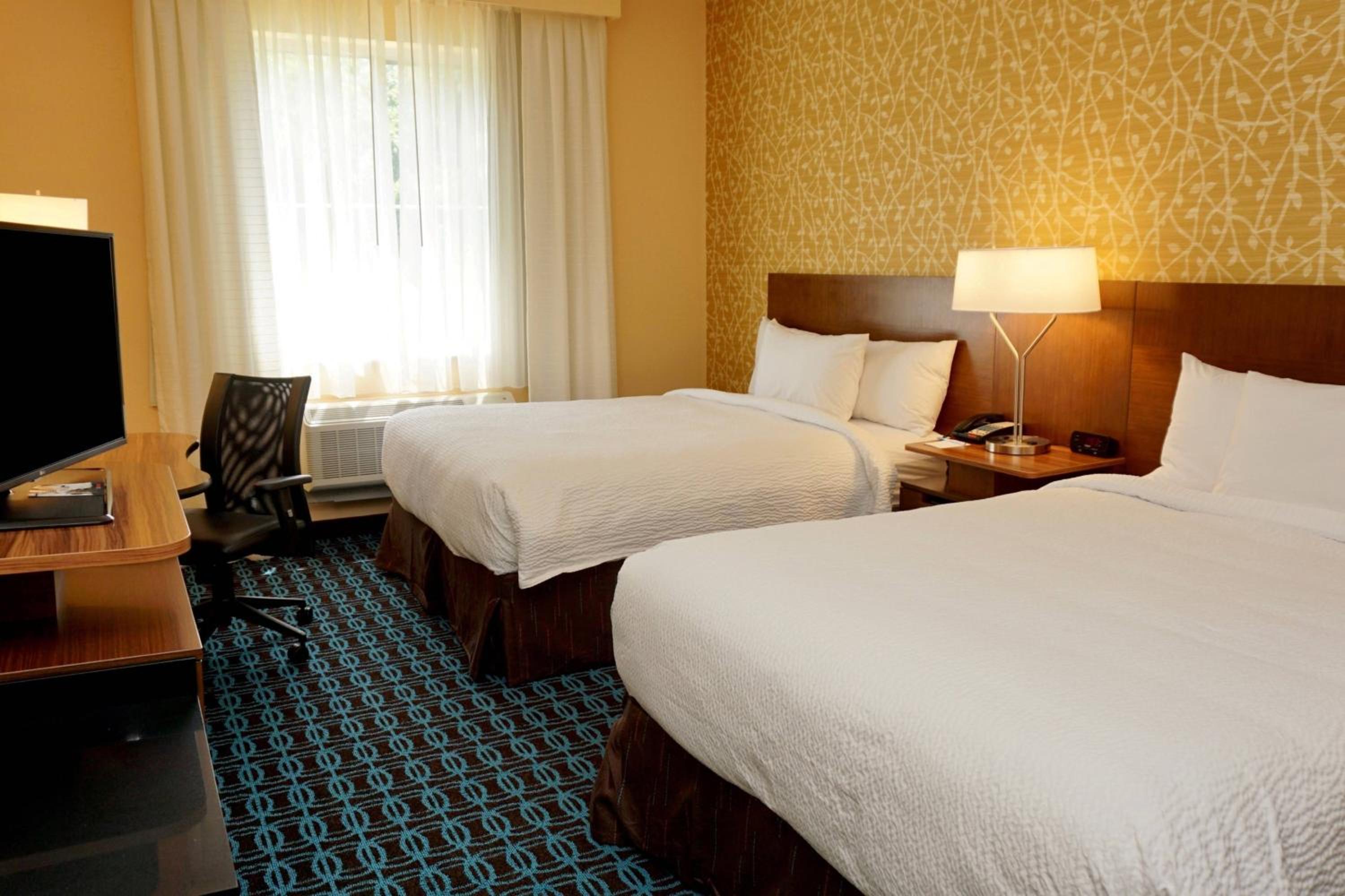 Queen Room with Two Queen Beds - Hearing Accessible