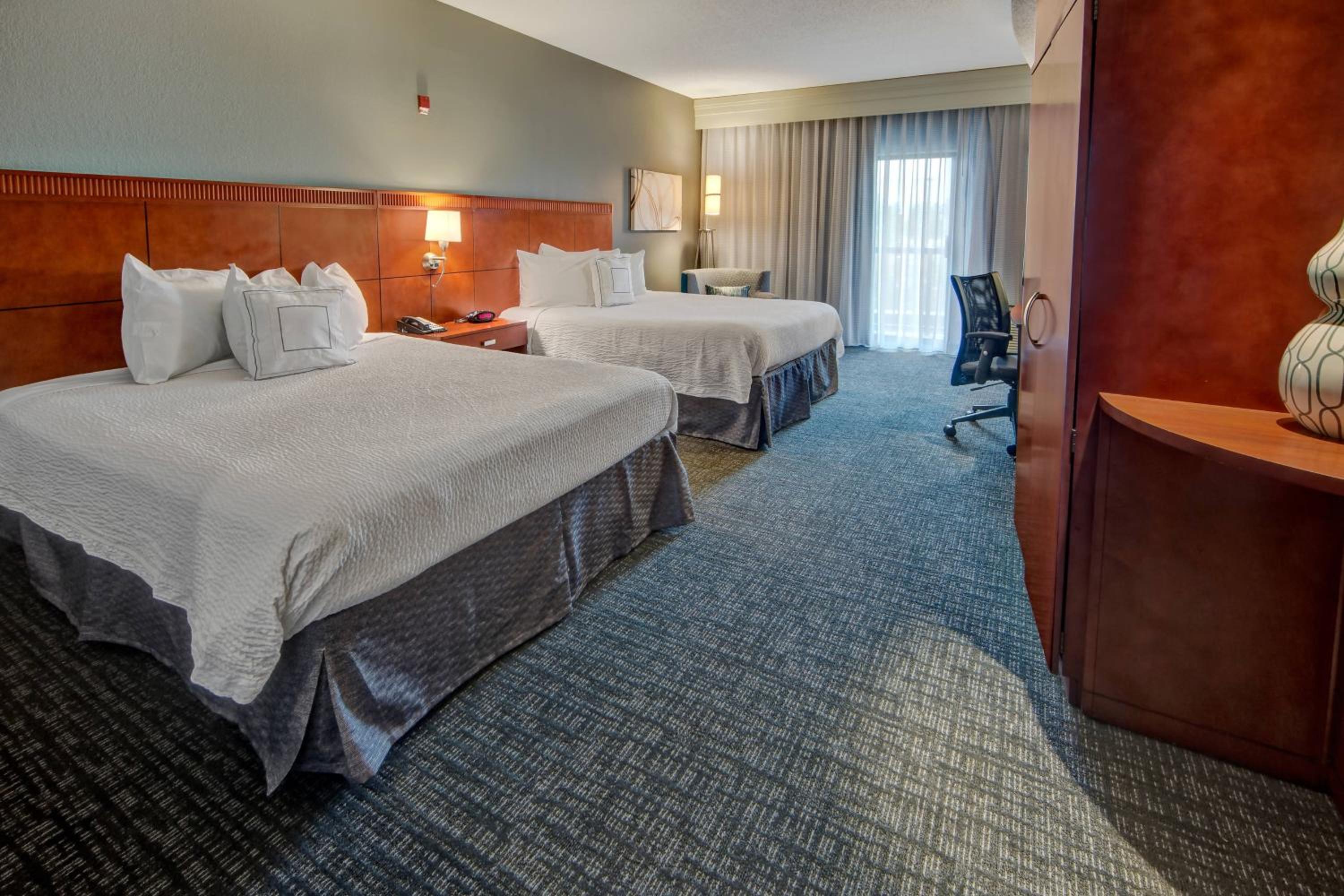 Queen Room with Two Queen Beds - Photo 1