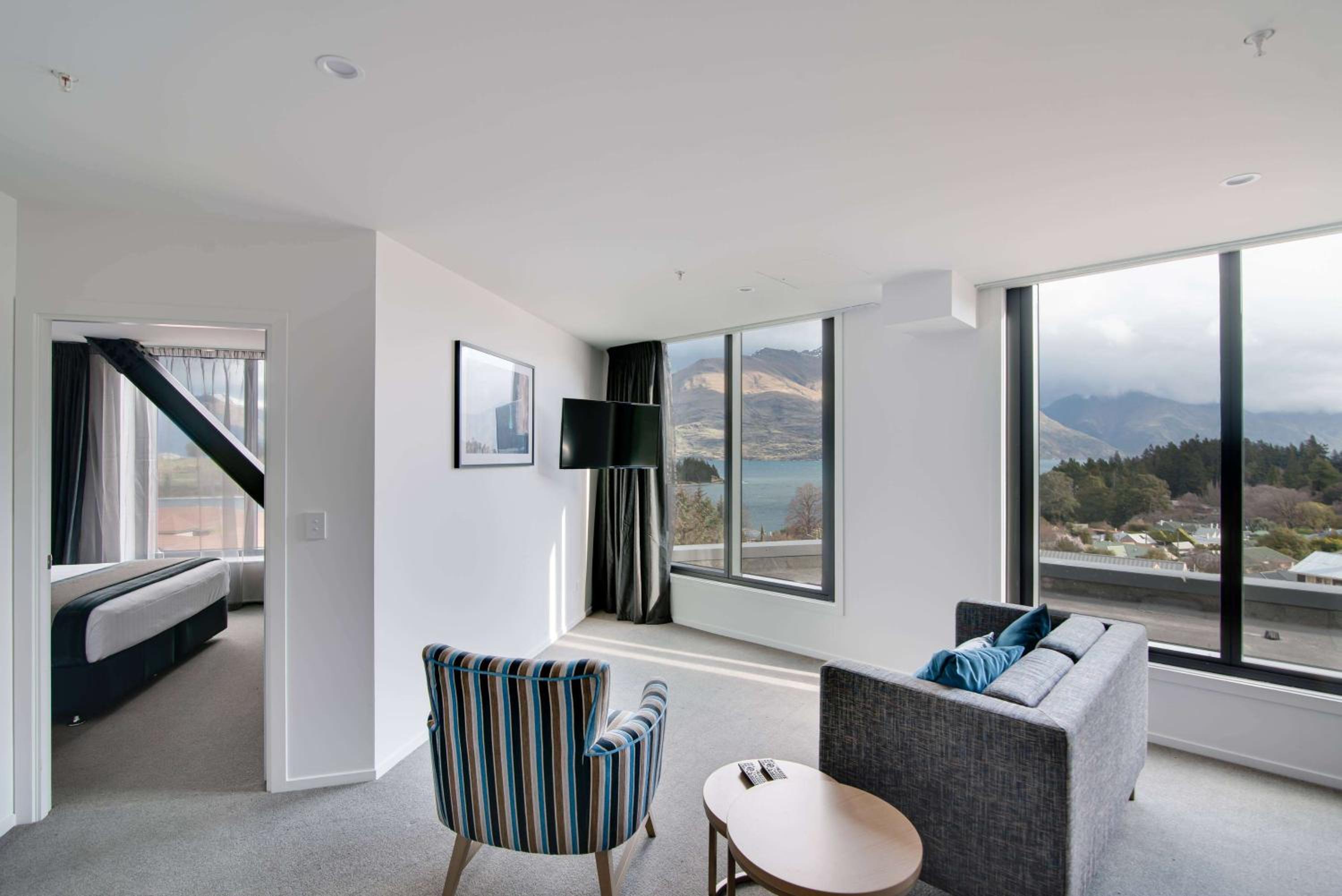 One-Bedroom Accessible Apartment - Lake View - Photo 5