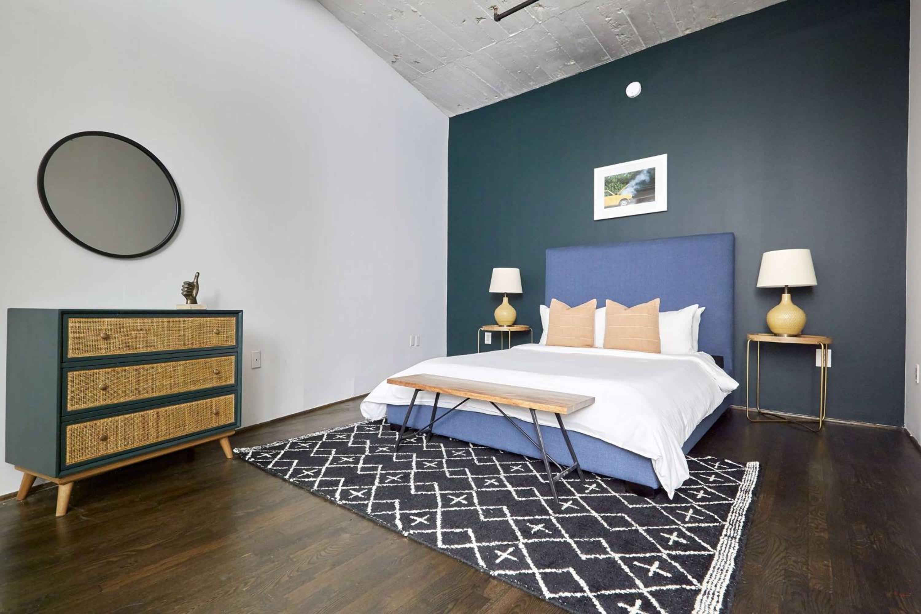 Deluxe Apartment Suite with One King Bed - Photo 3