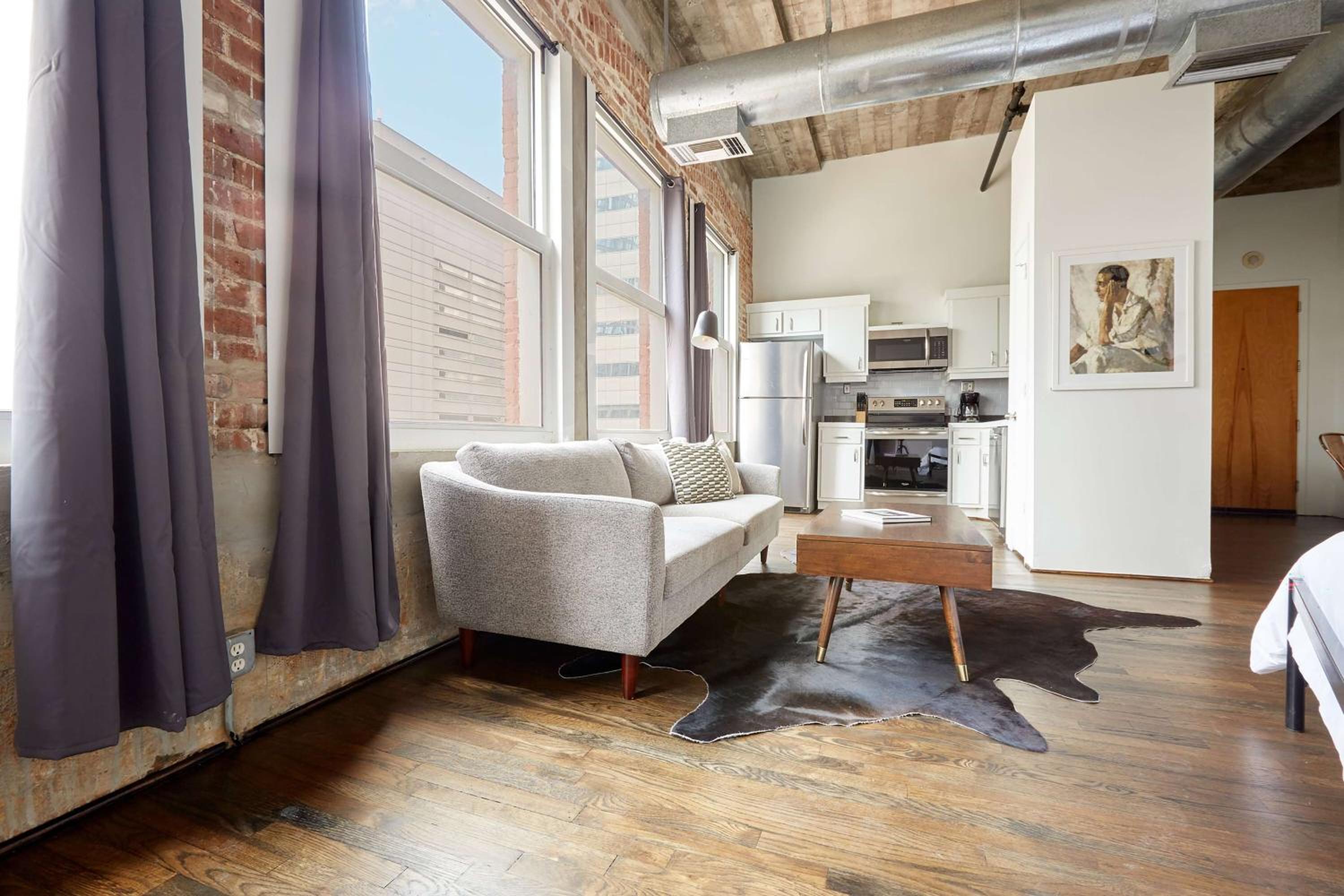 Deluxe Apartment Suite with One Queen Bed