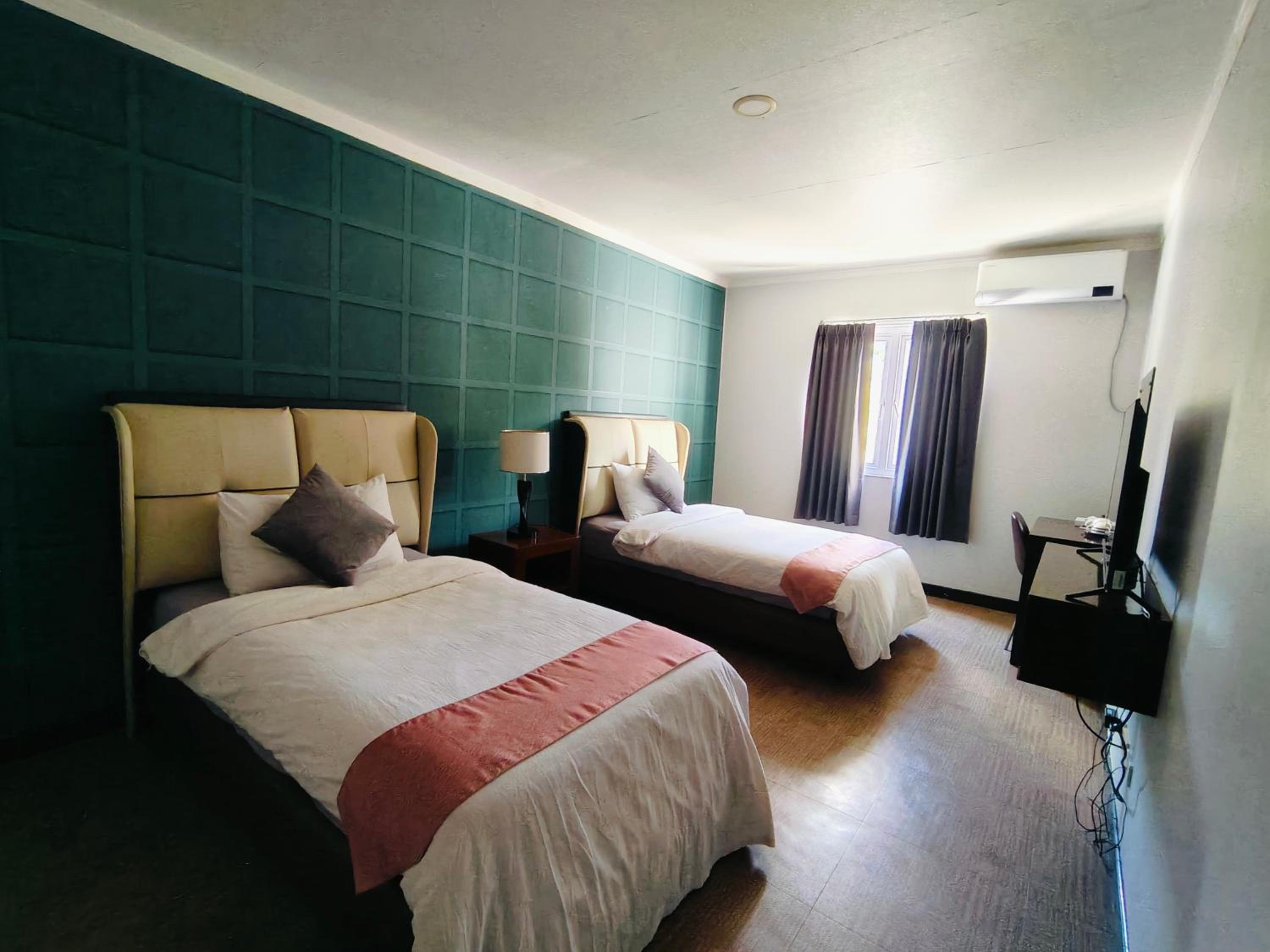 Standard Twin Room - Photo 1