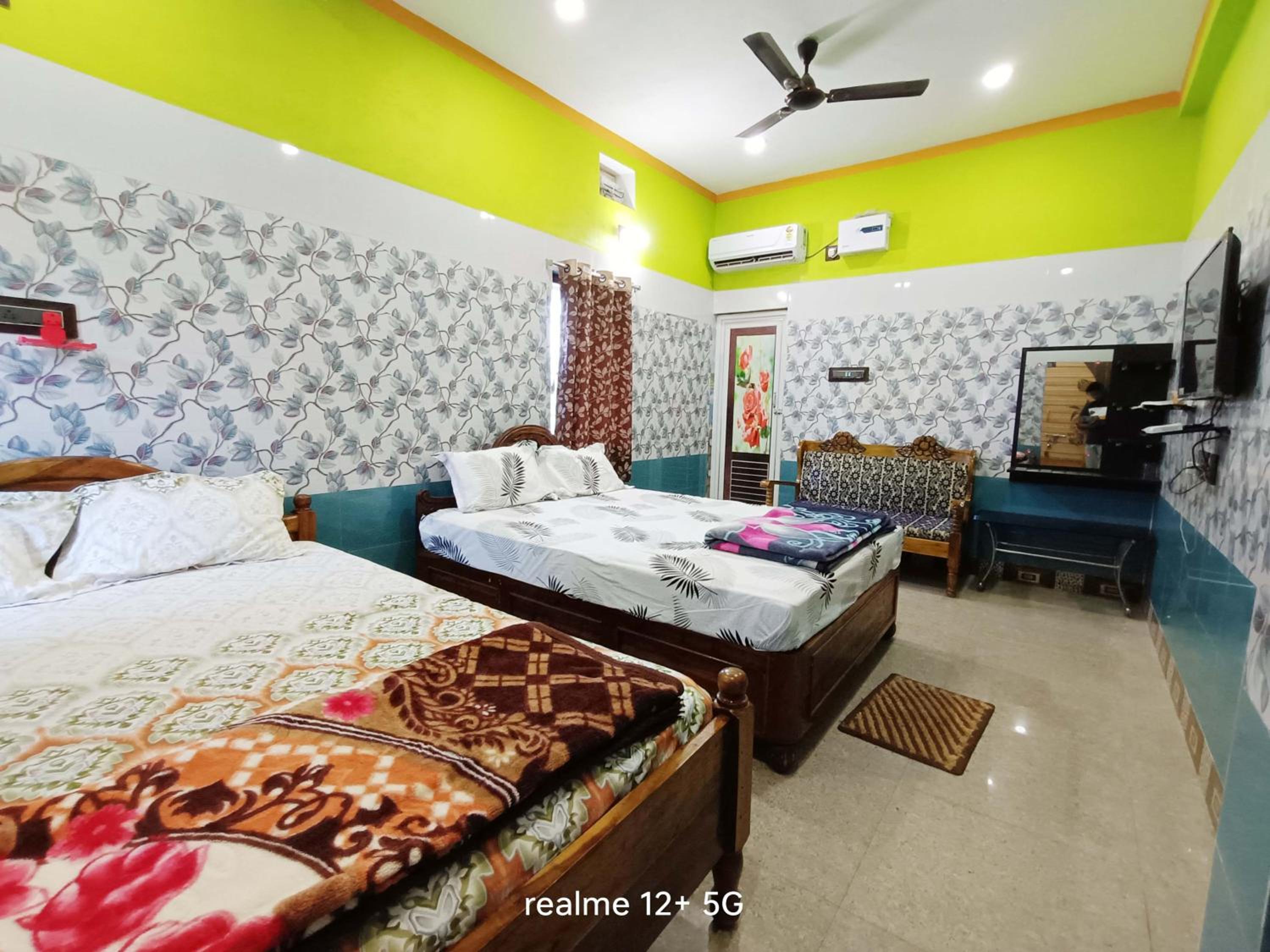 Duplex Quadruple Room - Photo 9