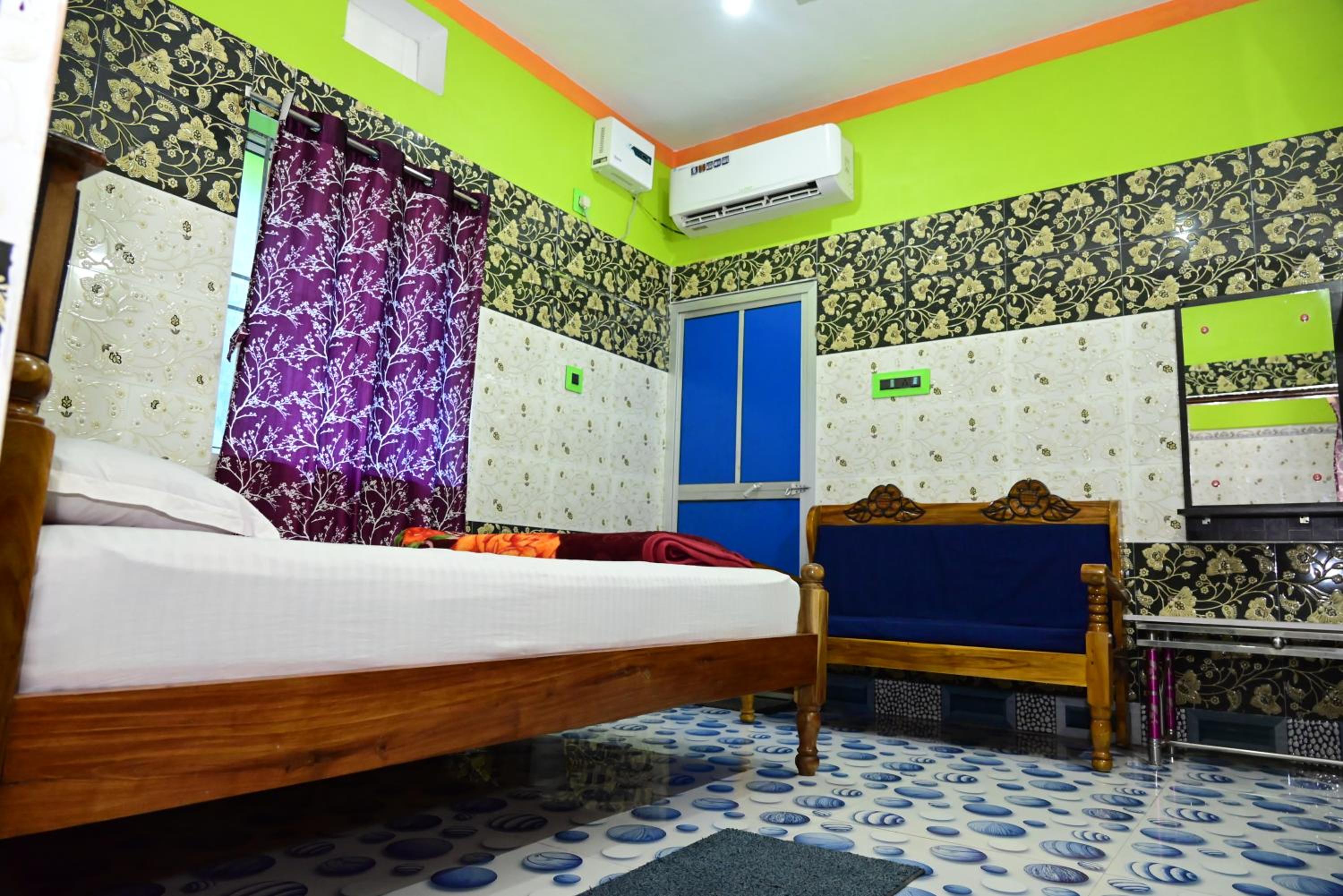 Deluxe Double Room (2 Adults + 1 Child) - Photo 2