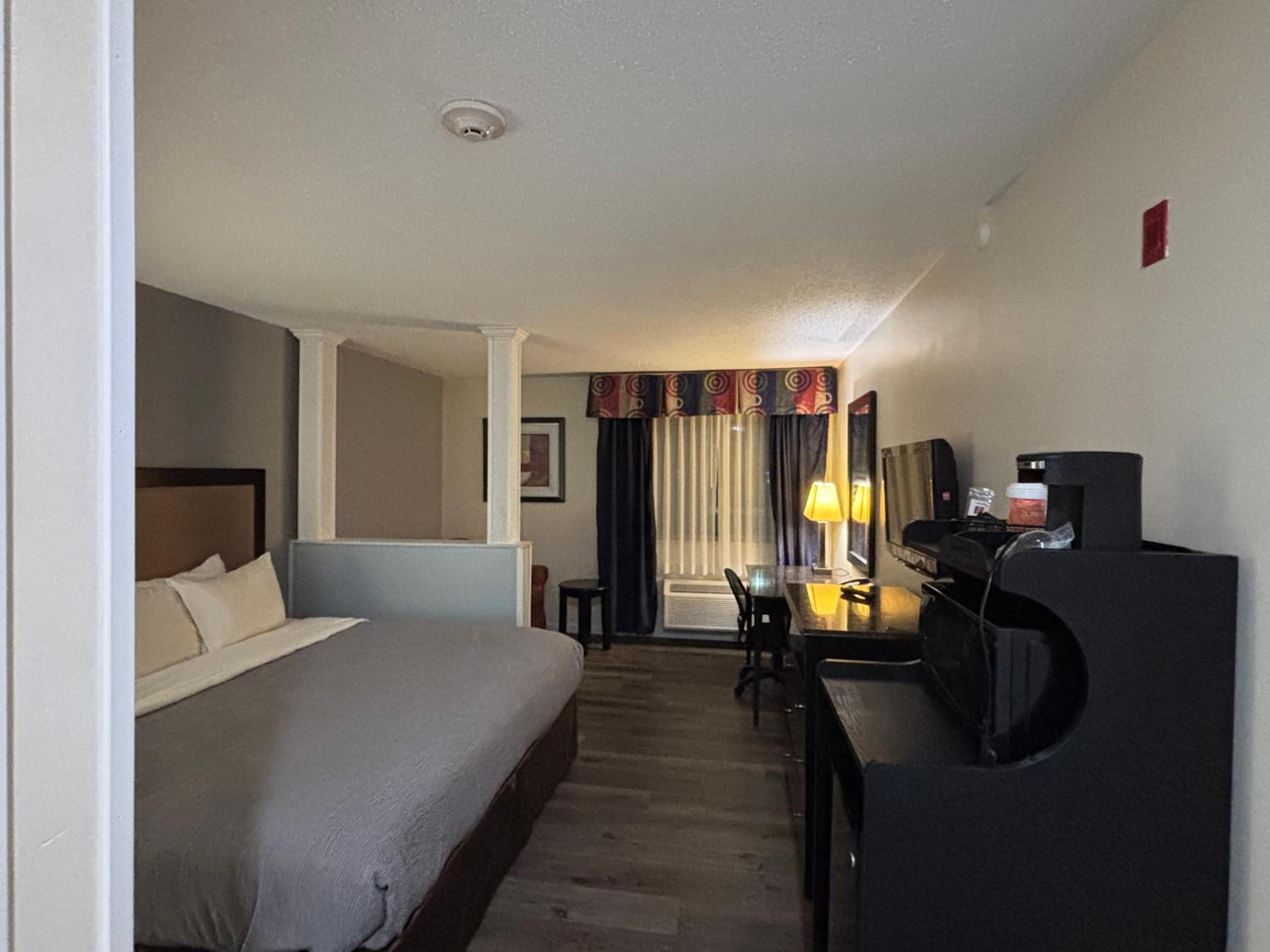 King Suite - Non Smoking photo 1