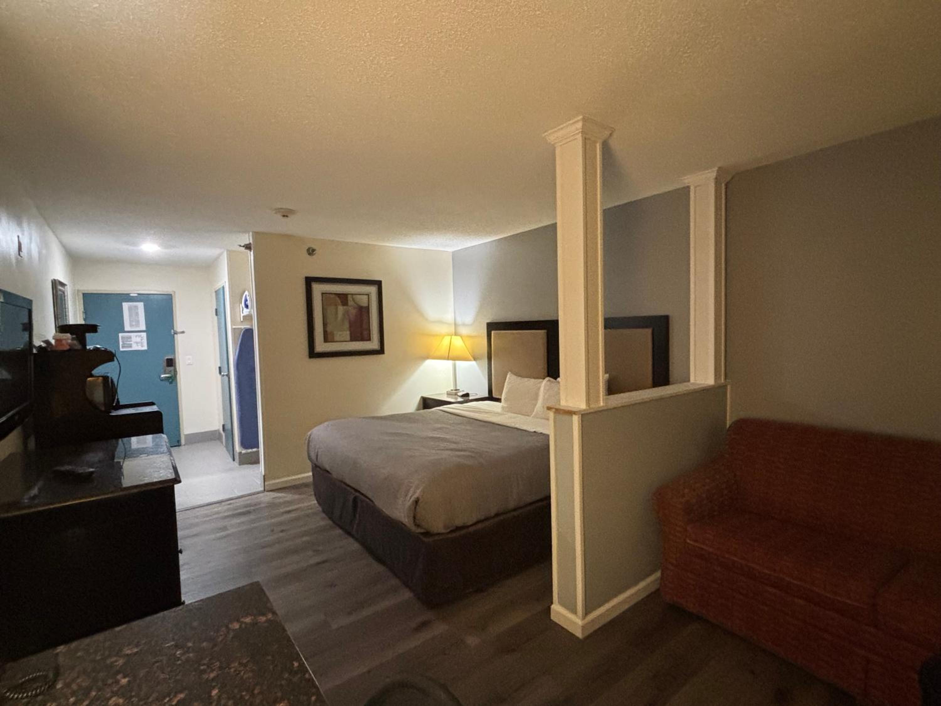 King Suite - Non Smoking photo 2