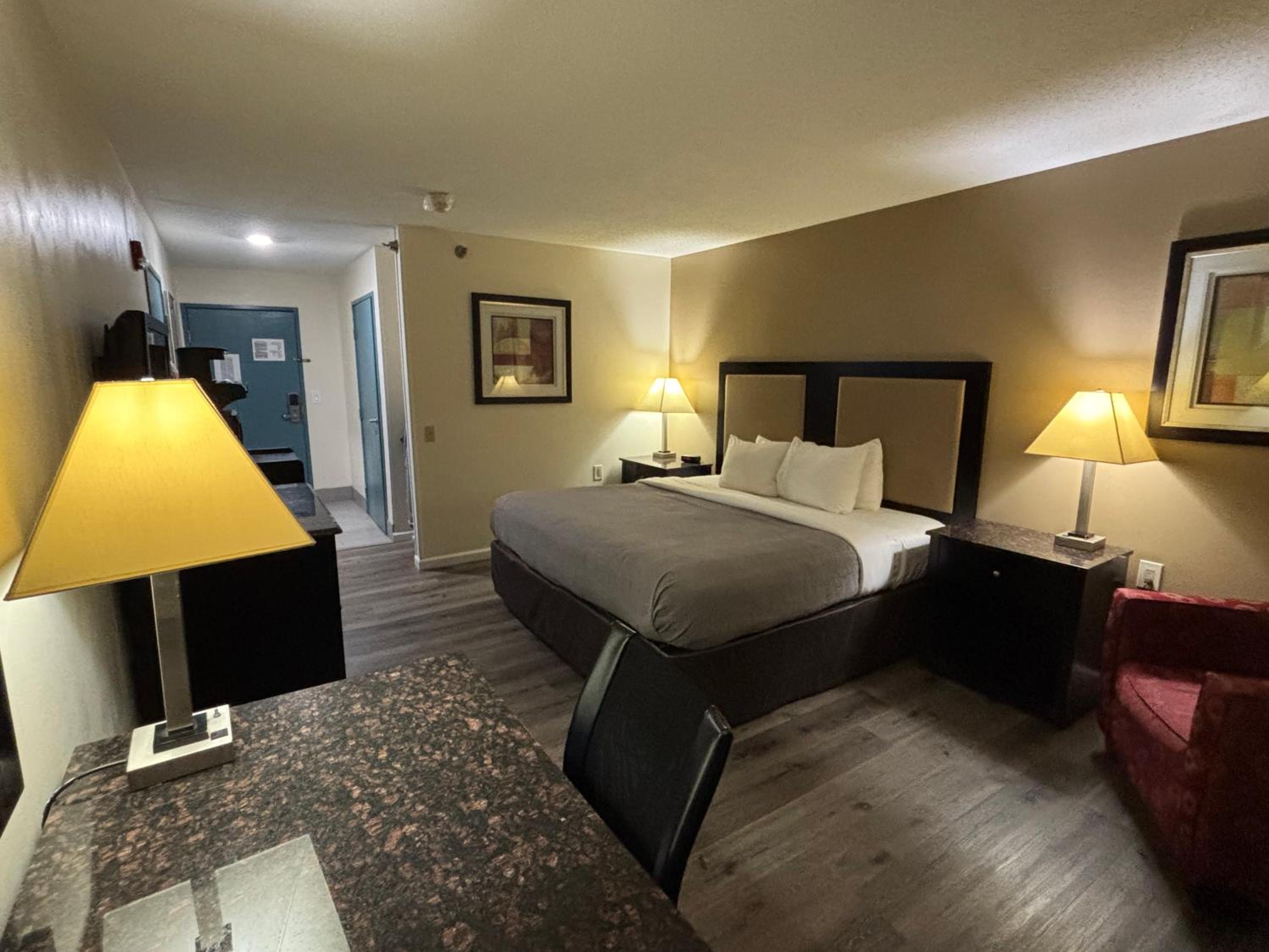 King Suite - Non Smoking photo 3