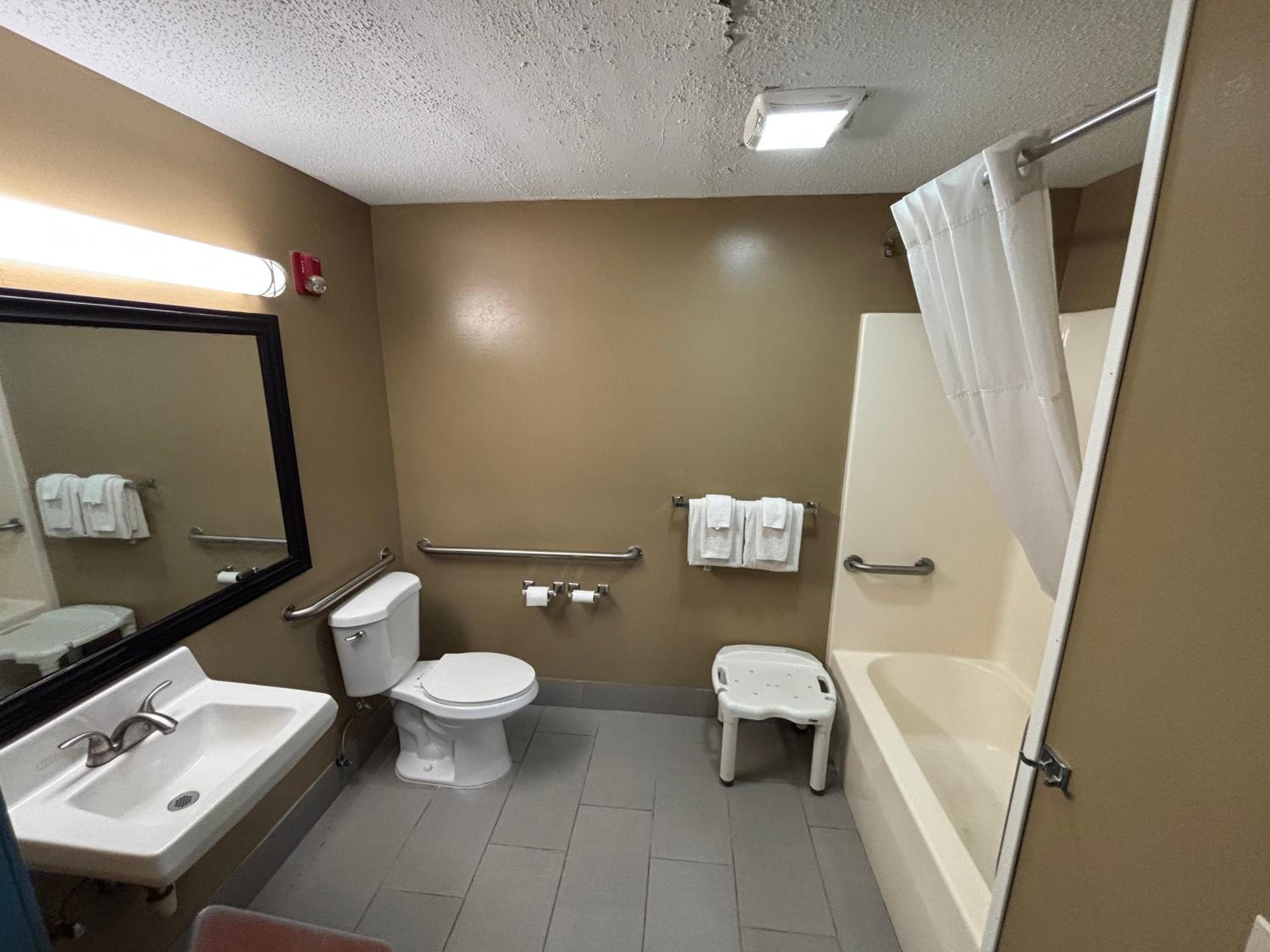 King Room - Accessible/Non Smoking photo 3