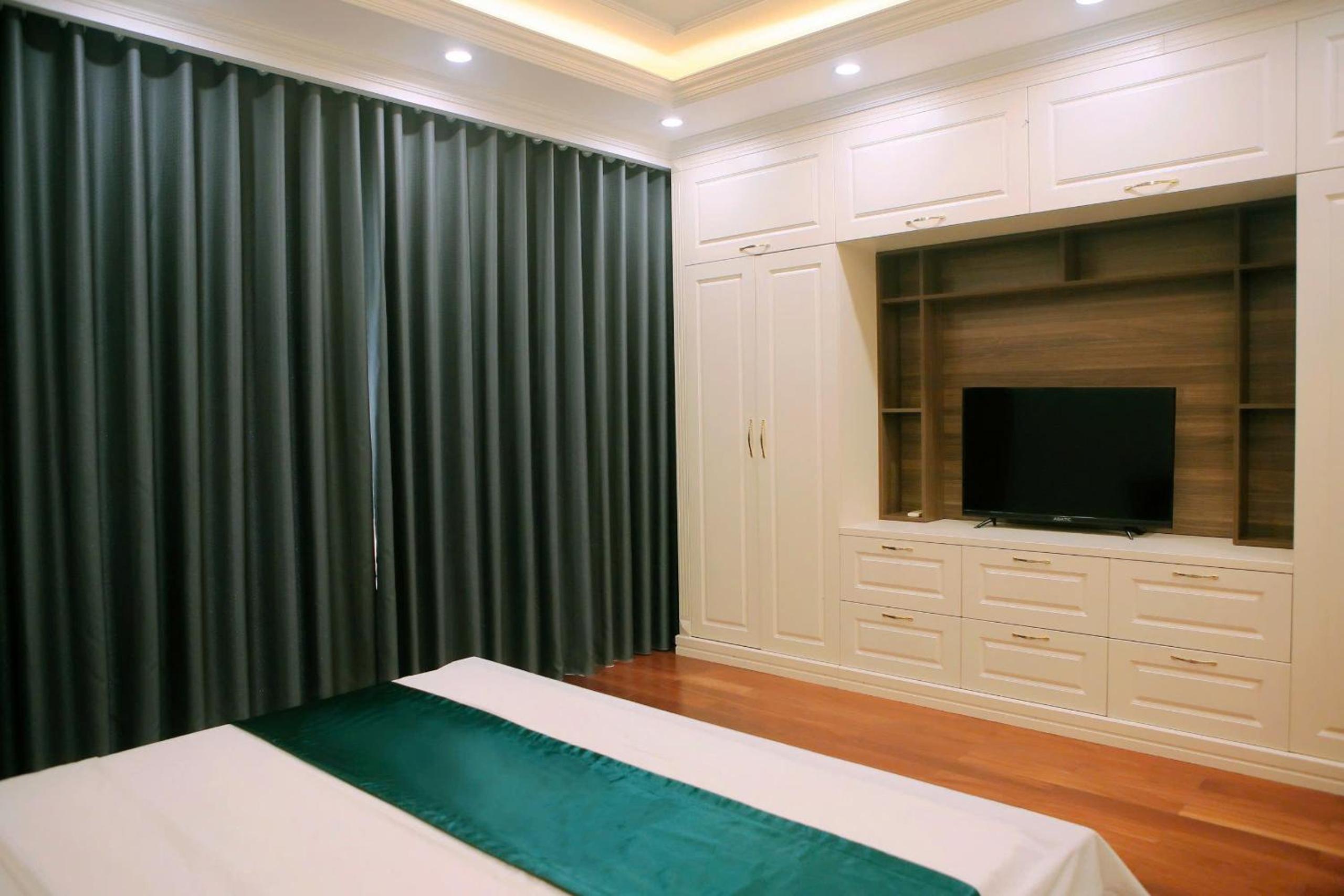 Deluxe Double or Twin Room with City View