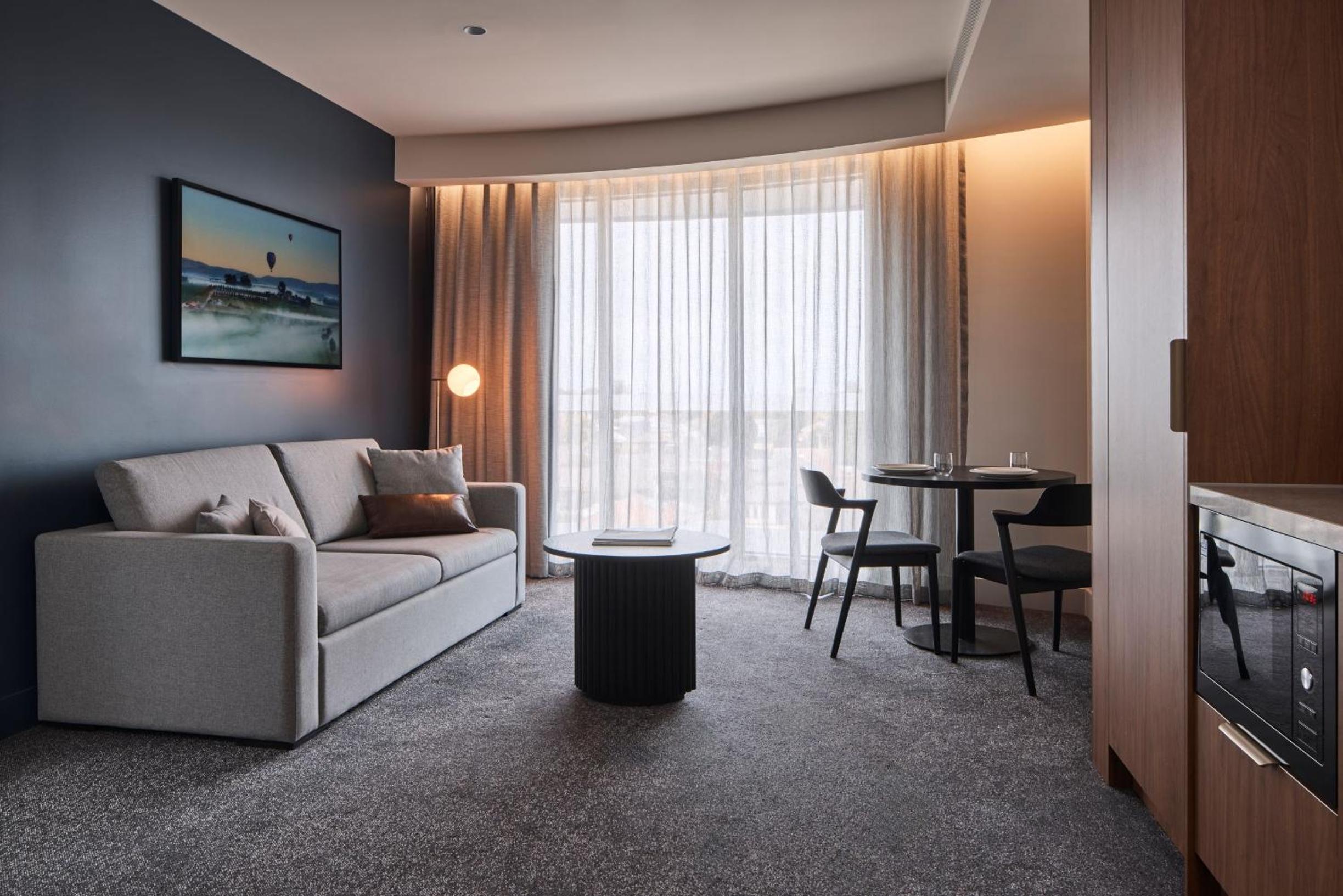 Classic One-Bedroom Apartment with King Bed - Photo 3