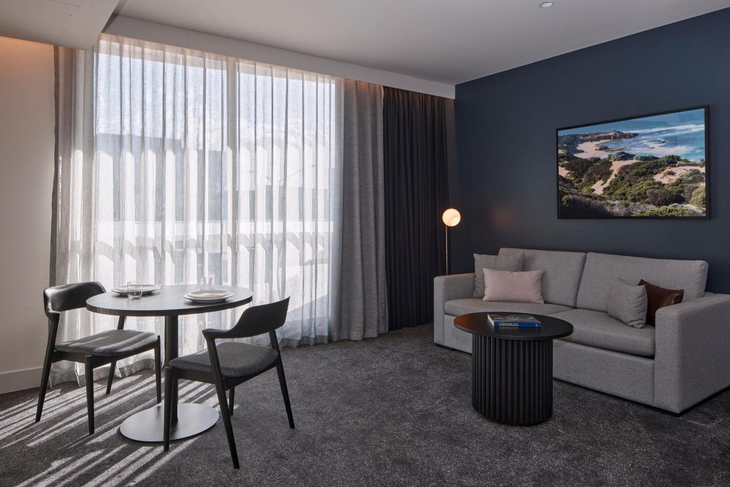 Deluxe One-Bedroom Apartment with King Bed and Terrace - Photo 2