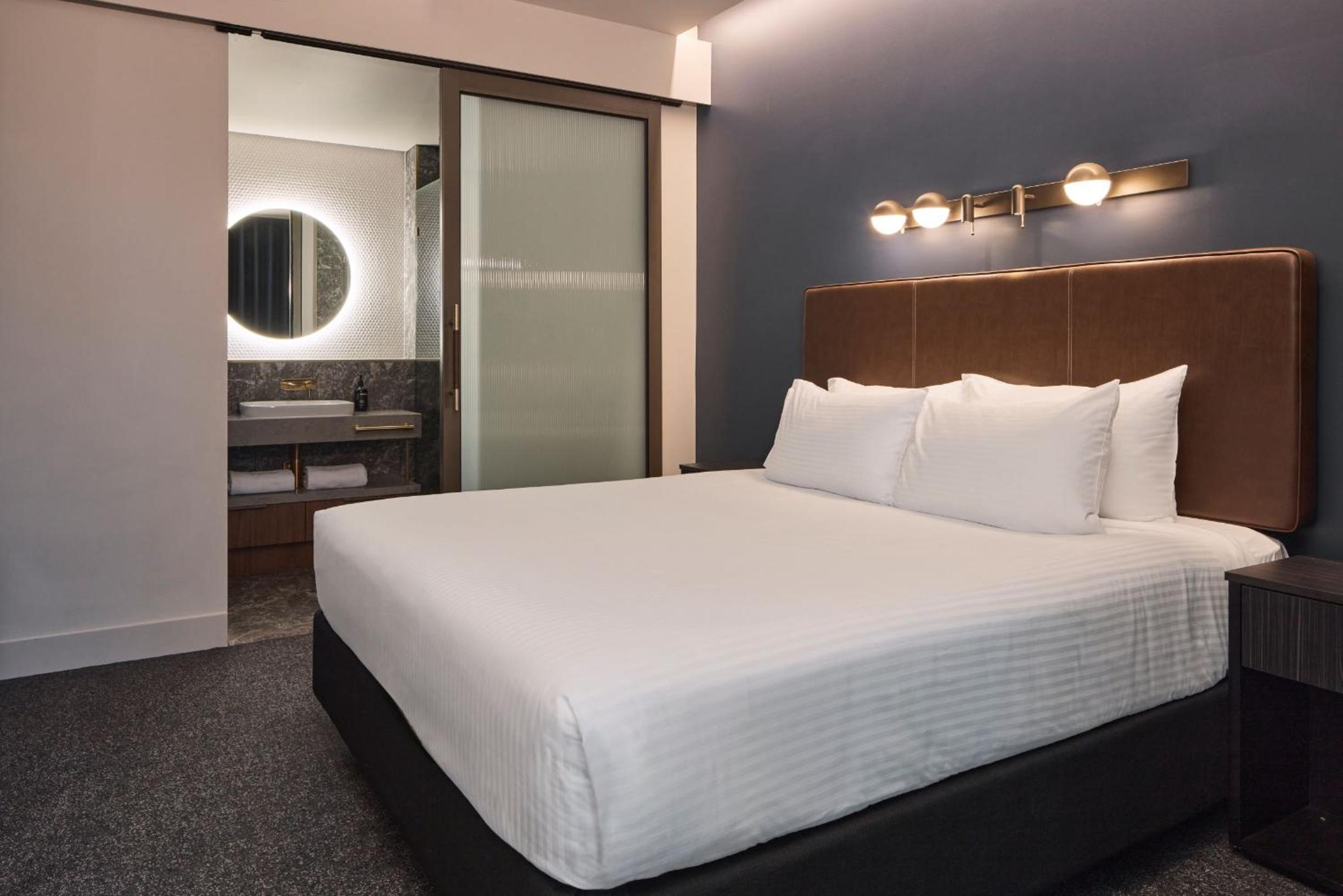 Deluxe Two-Bedroom Apartment with Two King Beds and Balcony - Photo 4