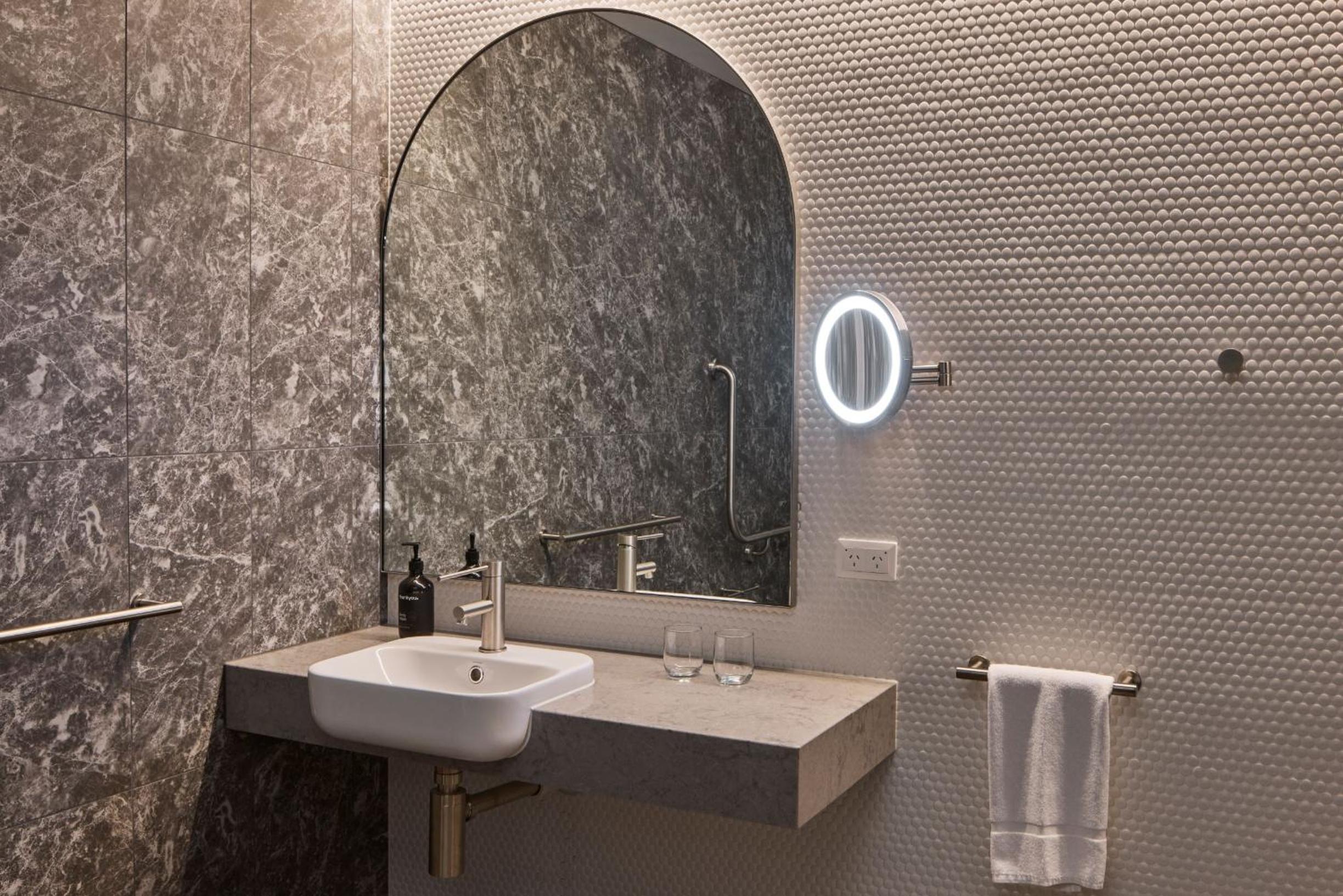 King Room - Disability Access - Photo 3