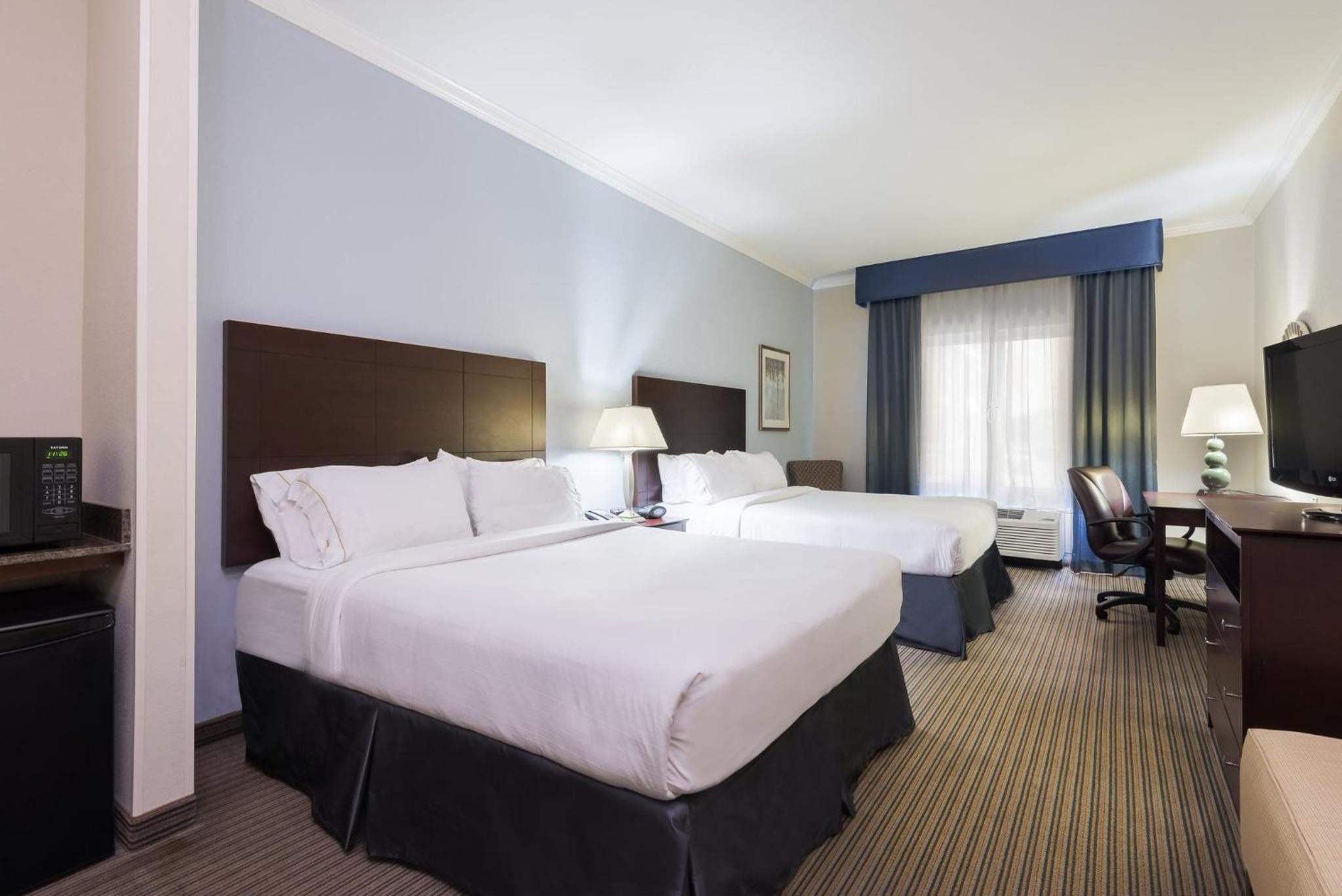 Standard Queen Room with Two Queen Beds and Mobility Accessible Roll-In Shower photo 1