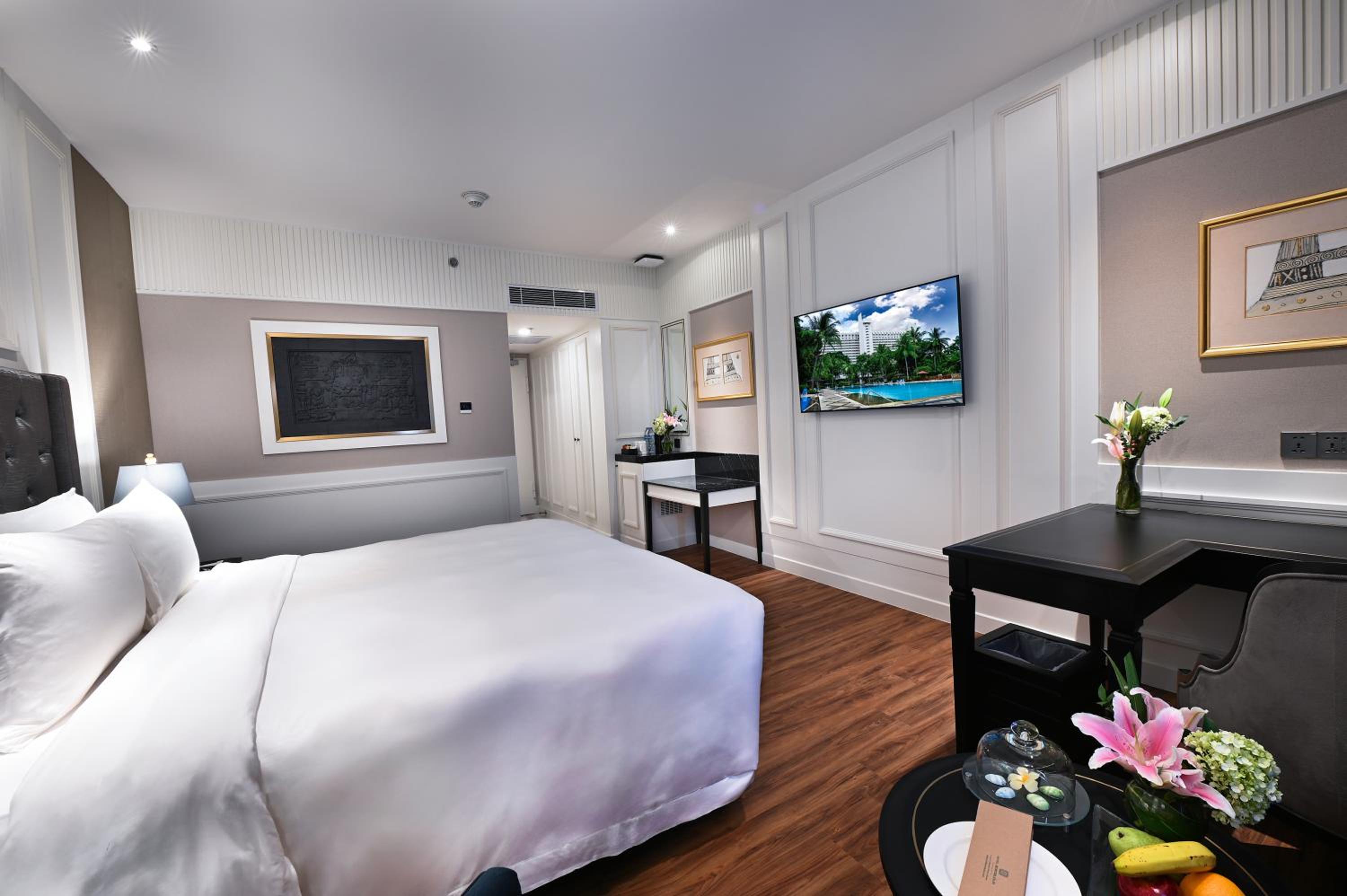 Executive Business Room - Photo 1