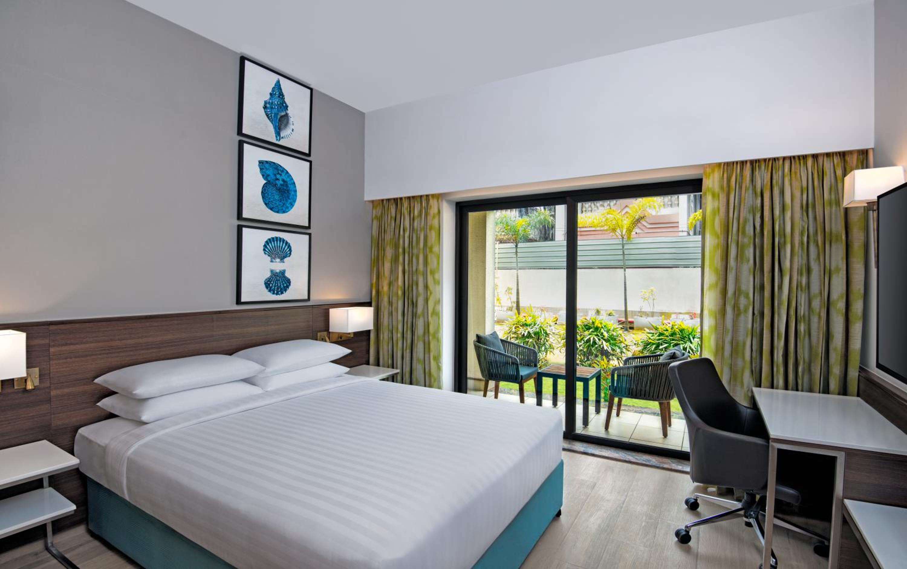 Deluxe Queen Room with Pool View - Complimentary evening high tea on day of arrival between 4.30 PM and 6.30 PM (validity 30th Sep, 2026) - Beer on Arrival - Photo 2