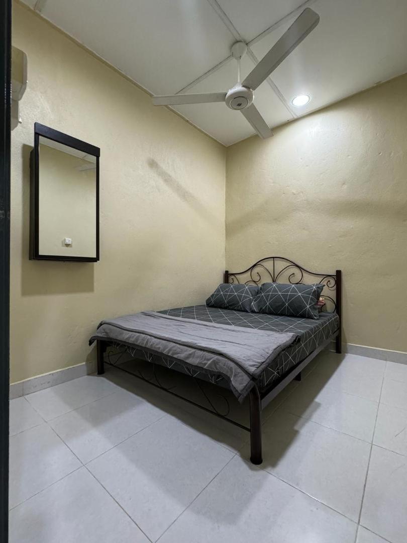 Three-Bedroom House photo 2
