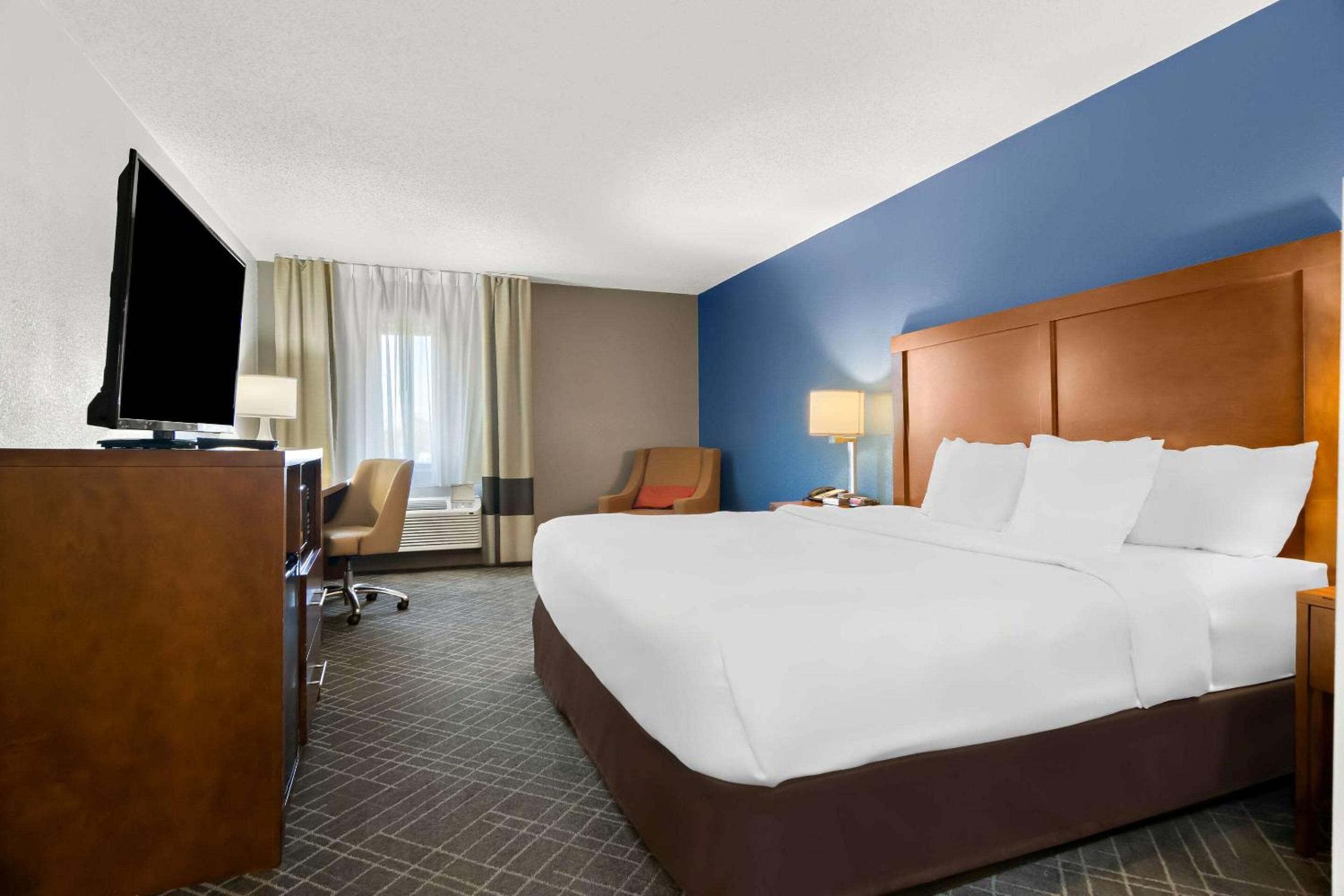 King Room - Non-Smoking - Photo 1