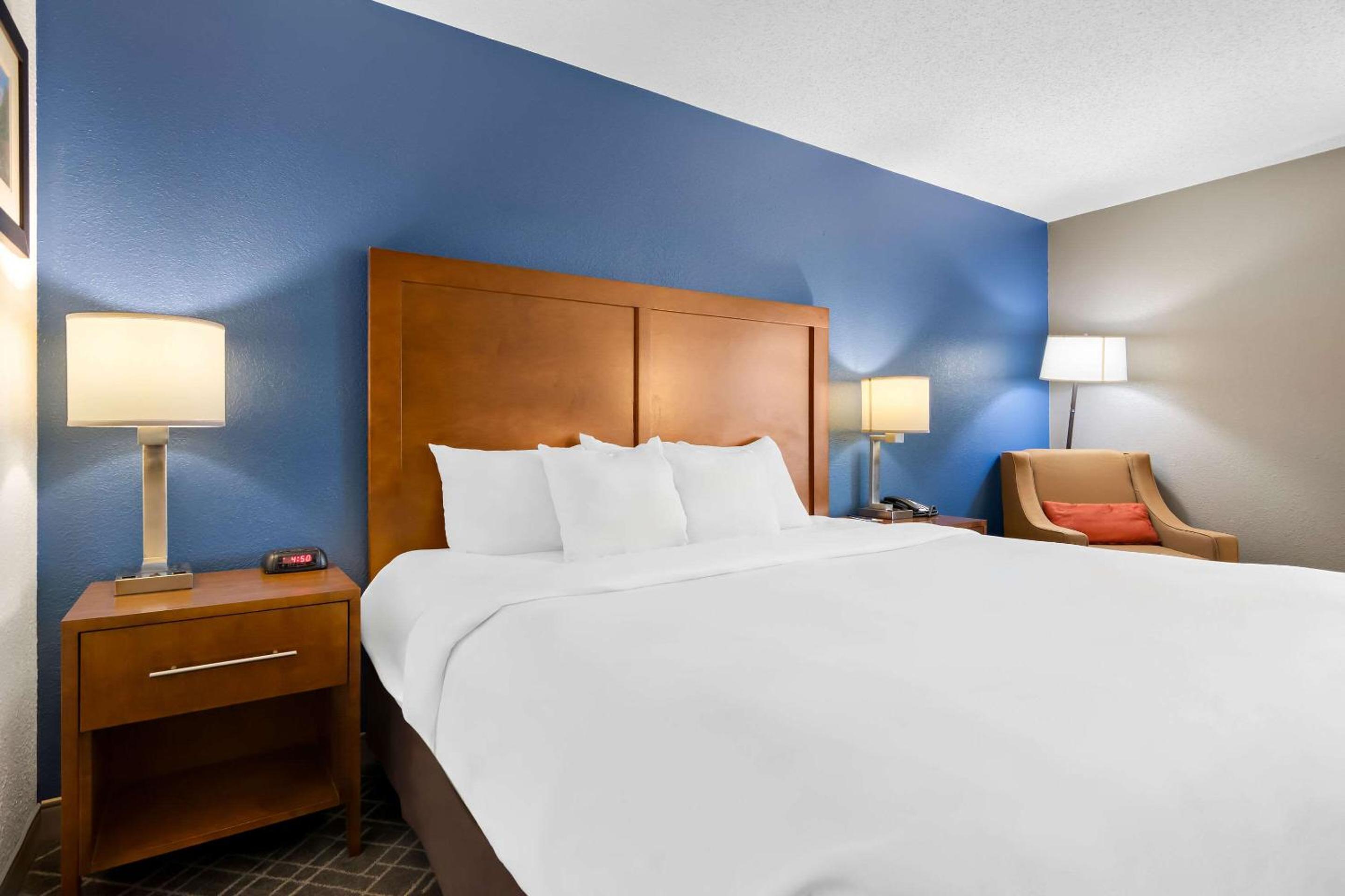 King Room with Whirlpool - Non-Smoking