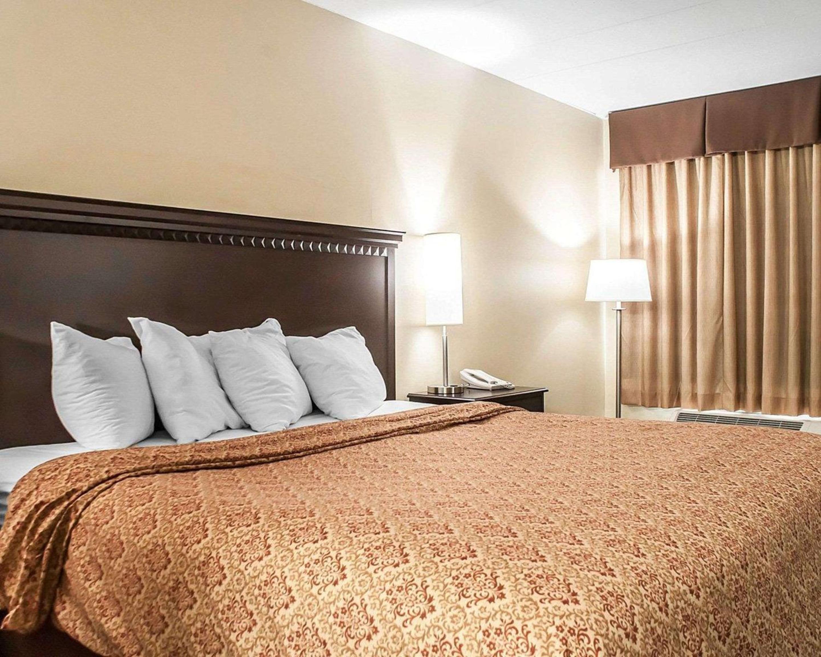 King Room - Non-Smoking - Photo 3