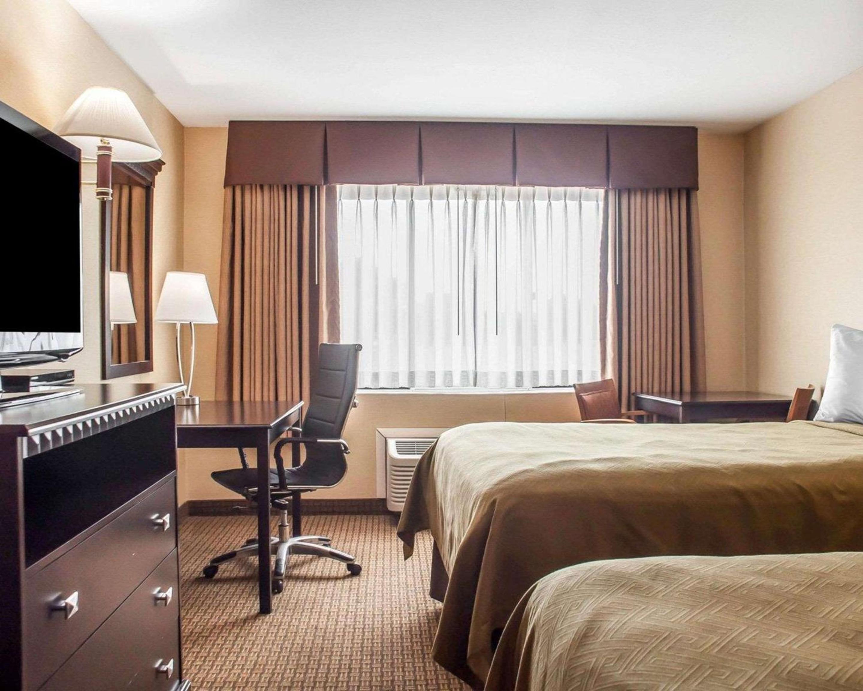 Double Room with Two Double Beds - Non-Smoking - Photo 3