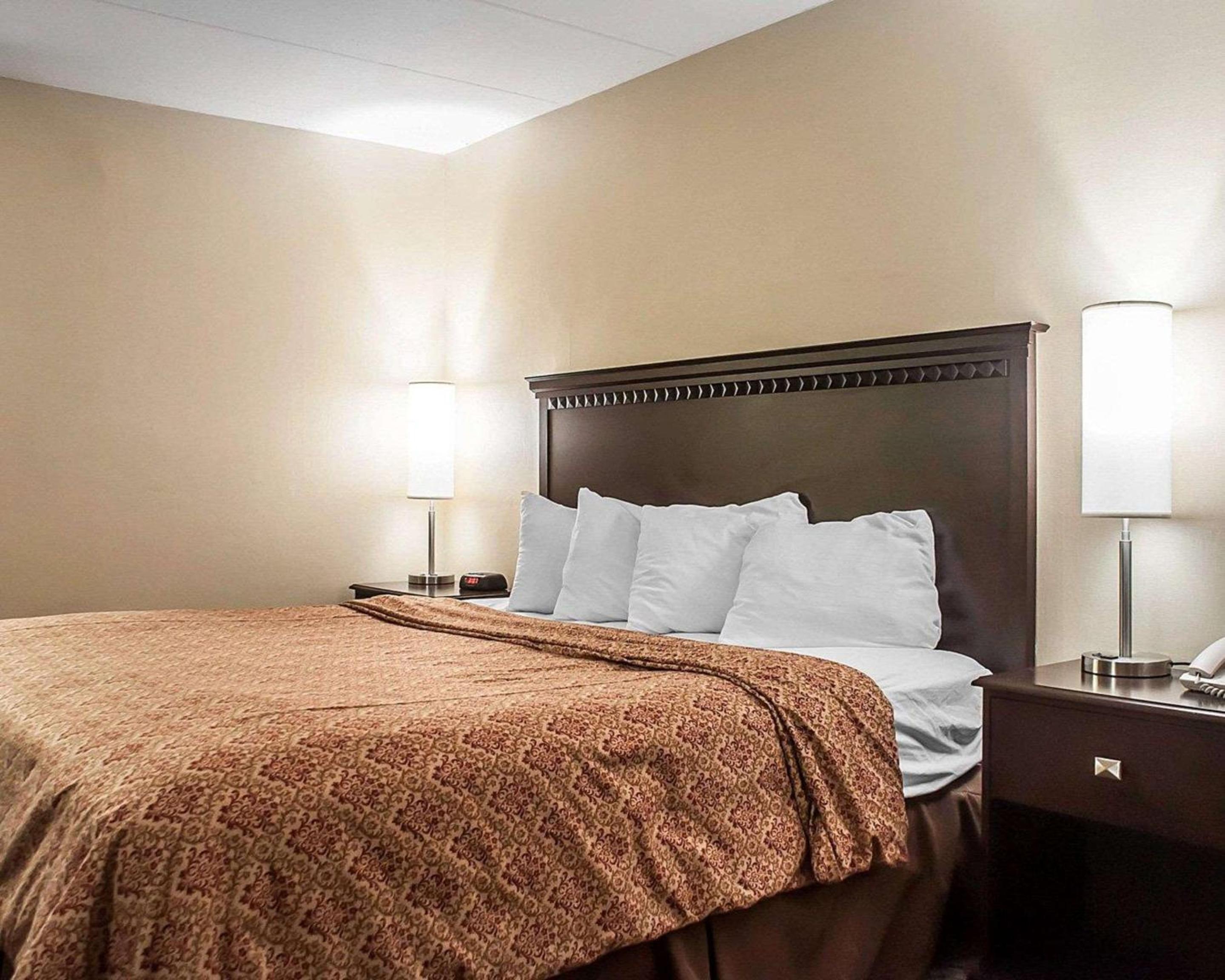 King Room - Non-Smoking - Photo 1