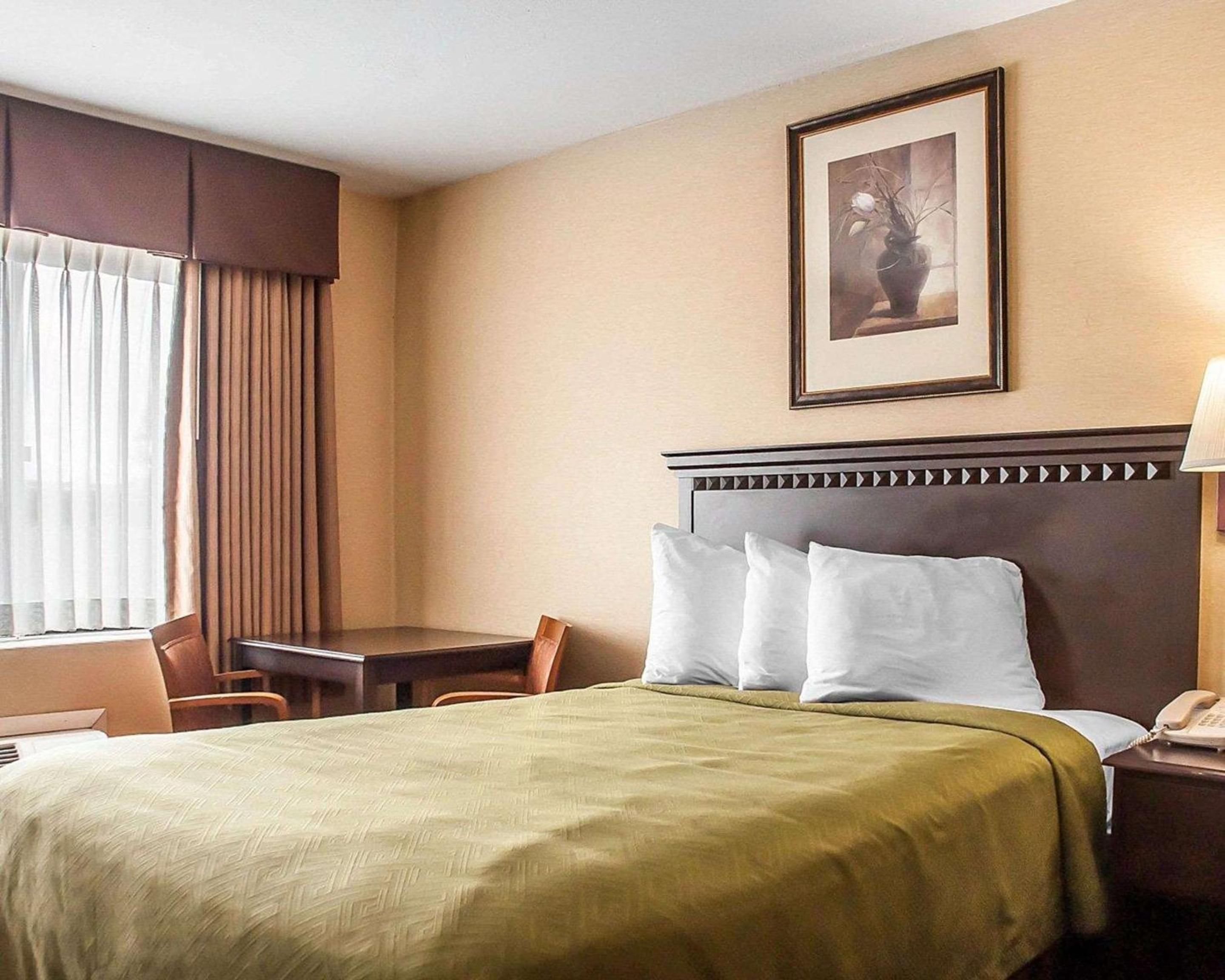 Double Room with Two Double Beds - Non-Smoking - Photo 2