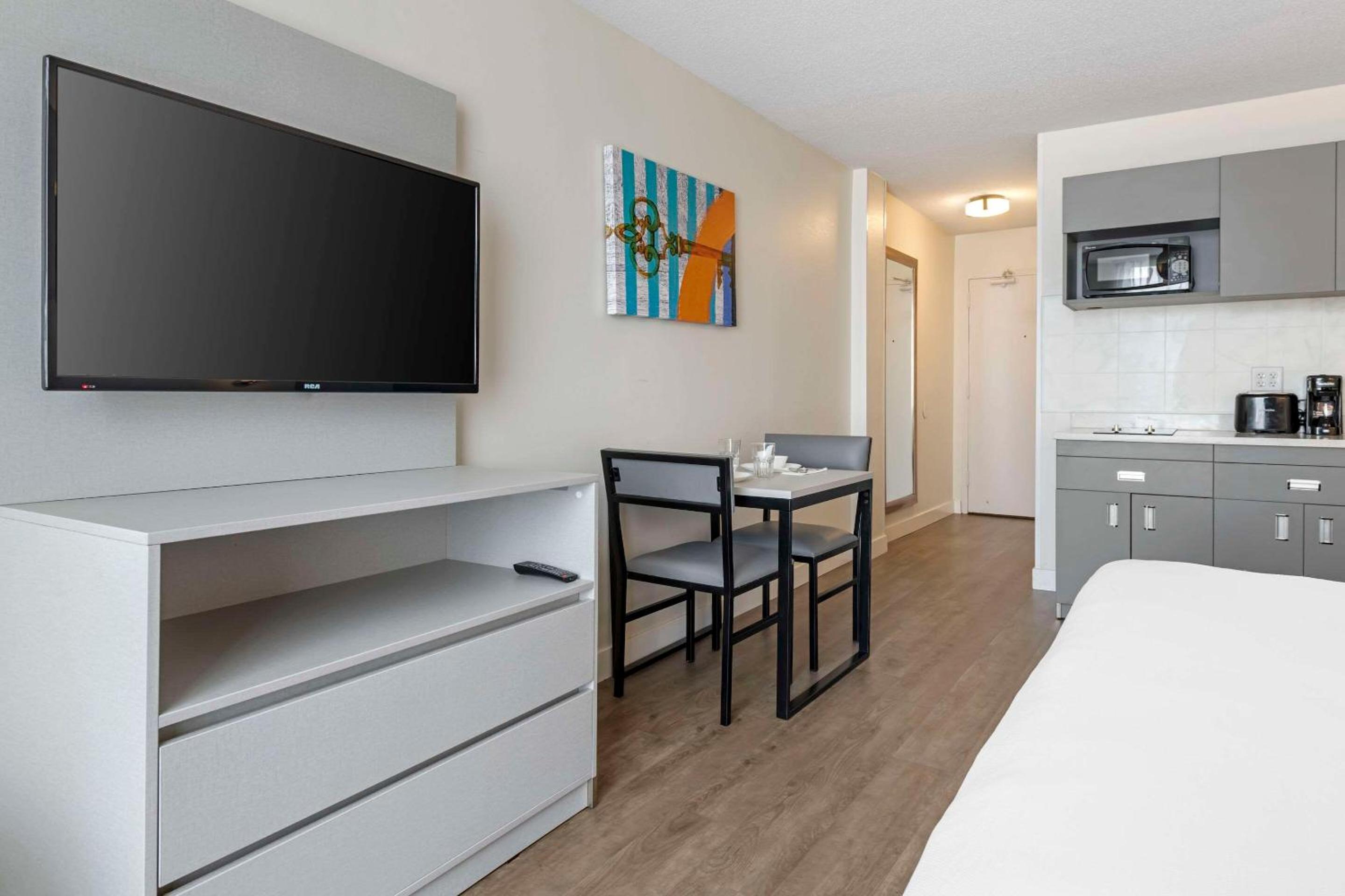 Double Efficiency Suite - Non-Smoking/Accessible - Photo 7