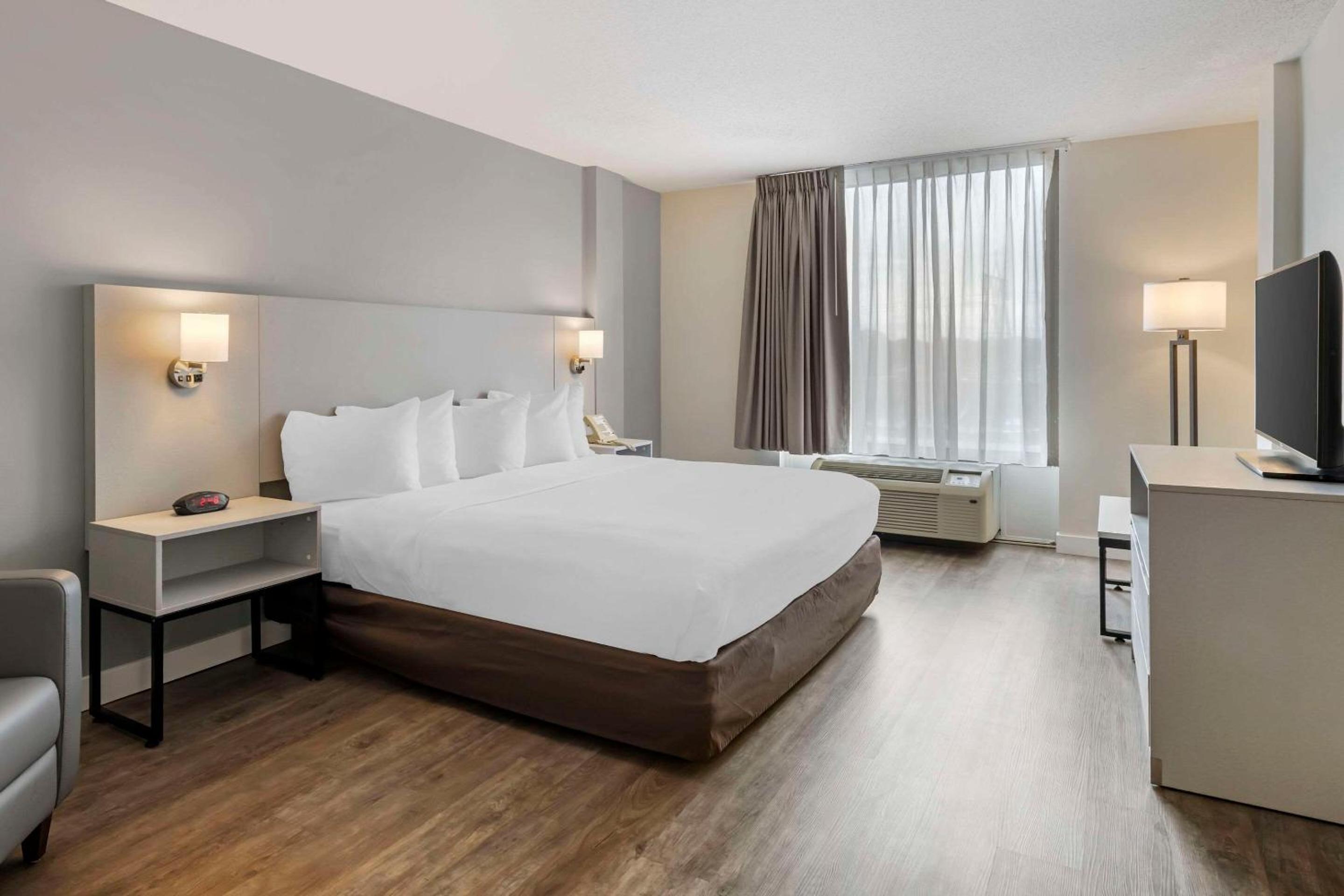 Double Efficiency Suite - Non-Smoking/Accessible - Photo 8