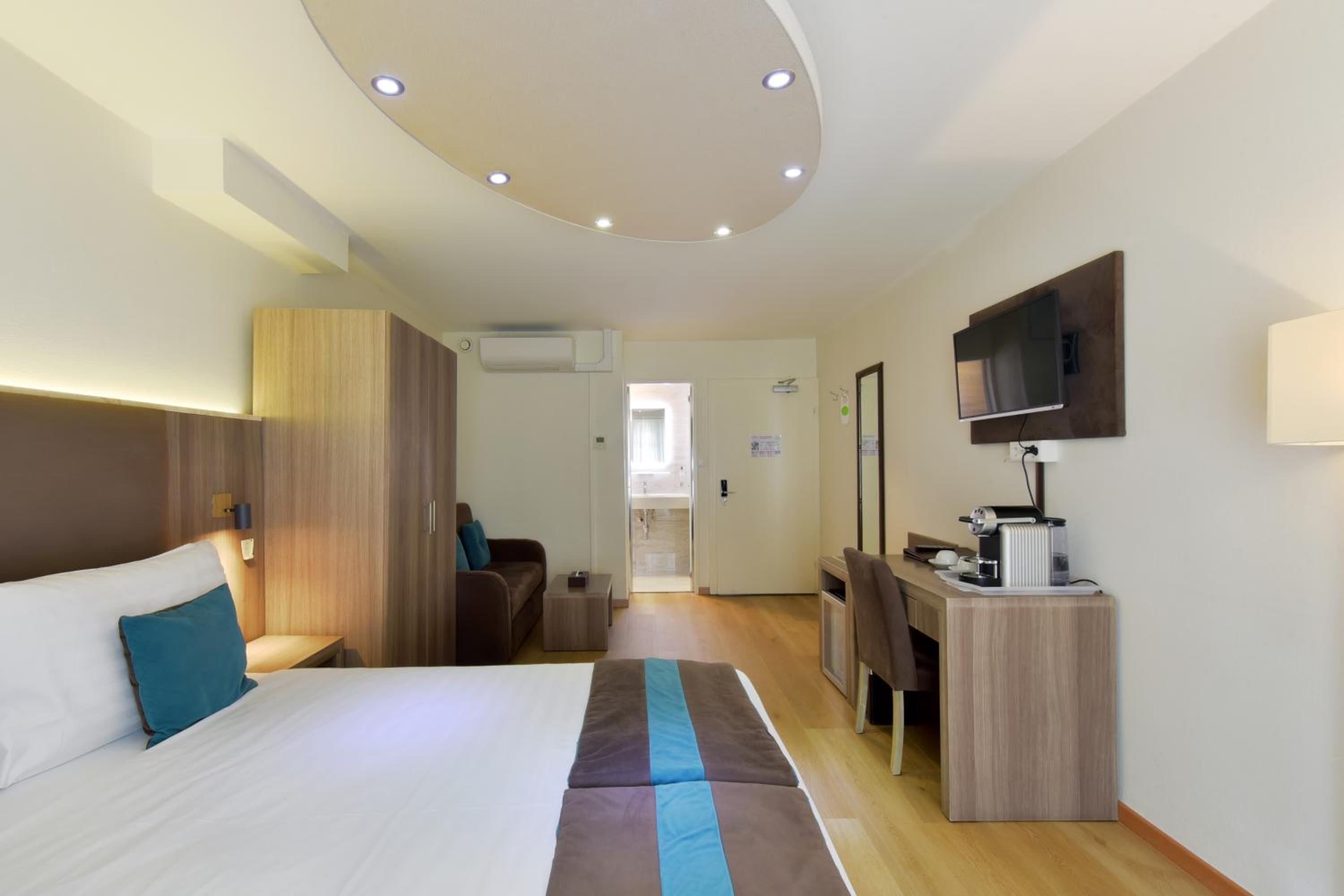 Superior Double or Twin Room photo 3