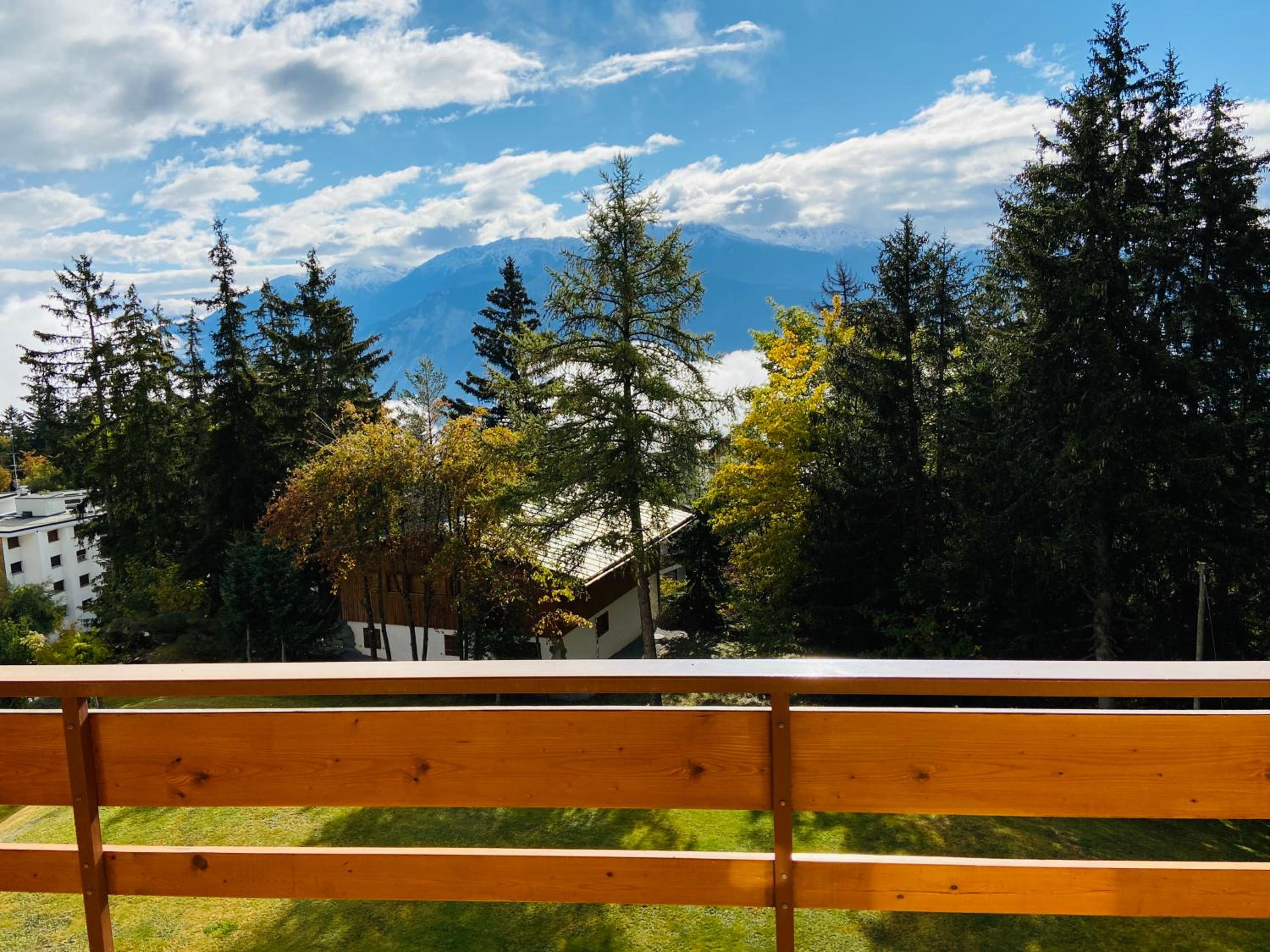 Two-Bedroom Apartment With Mountain View photo 3