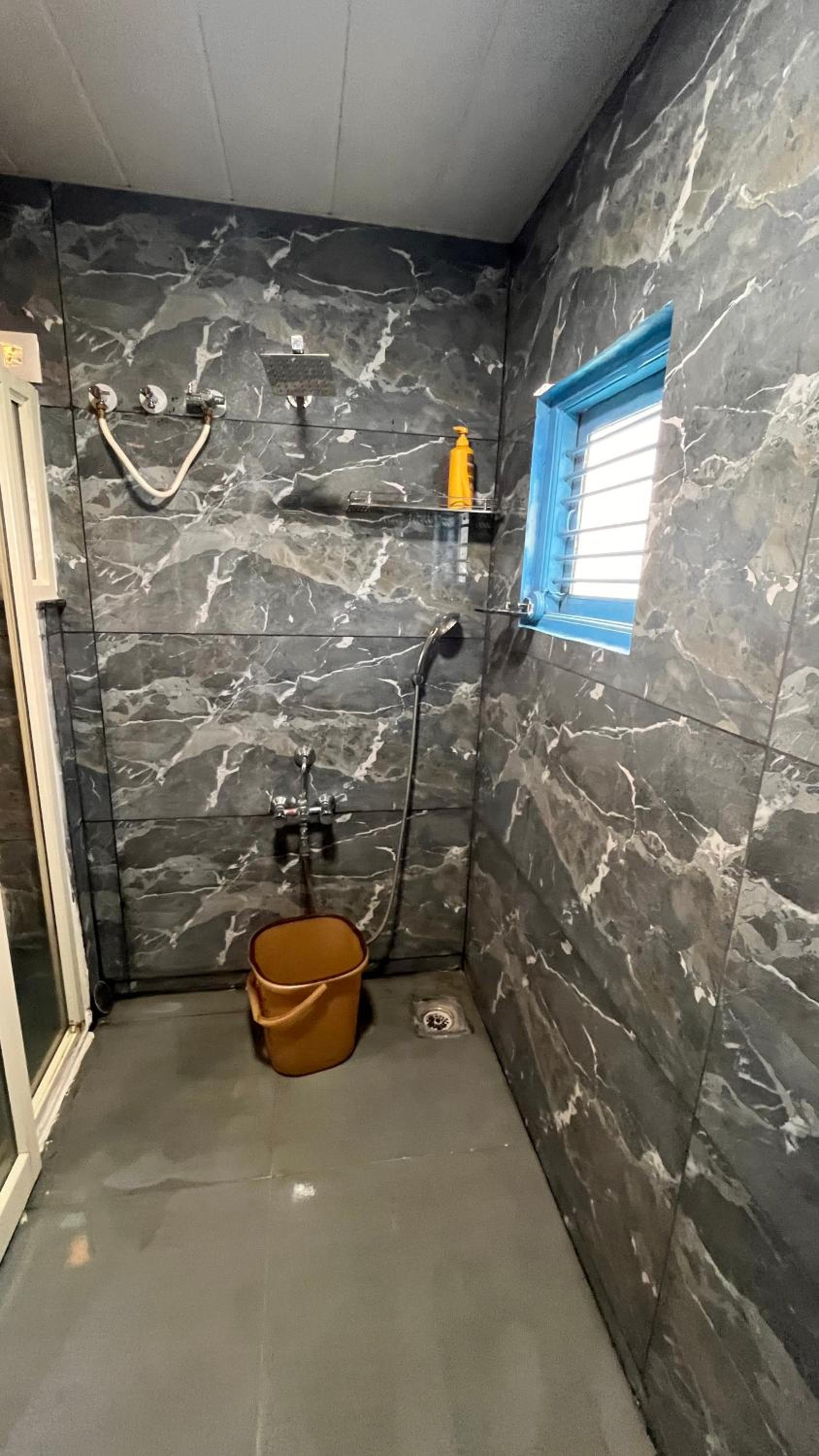 Double Room With Shared Bathroom photo 2
