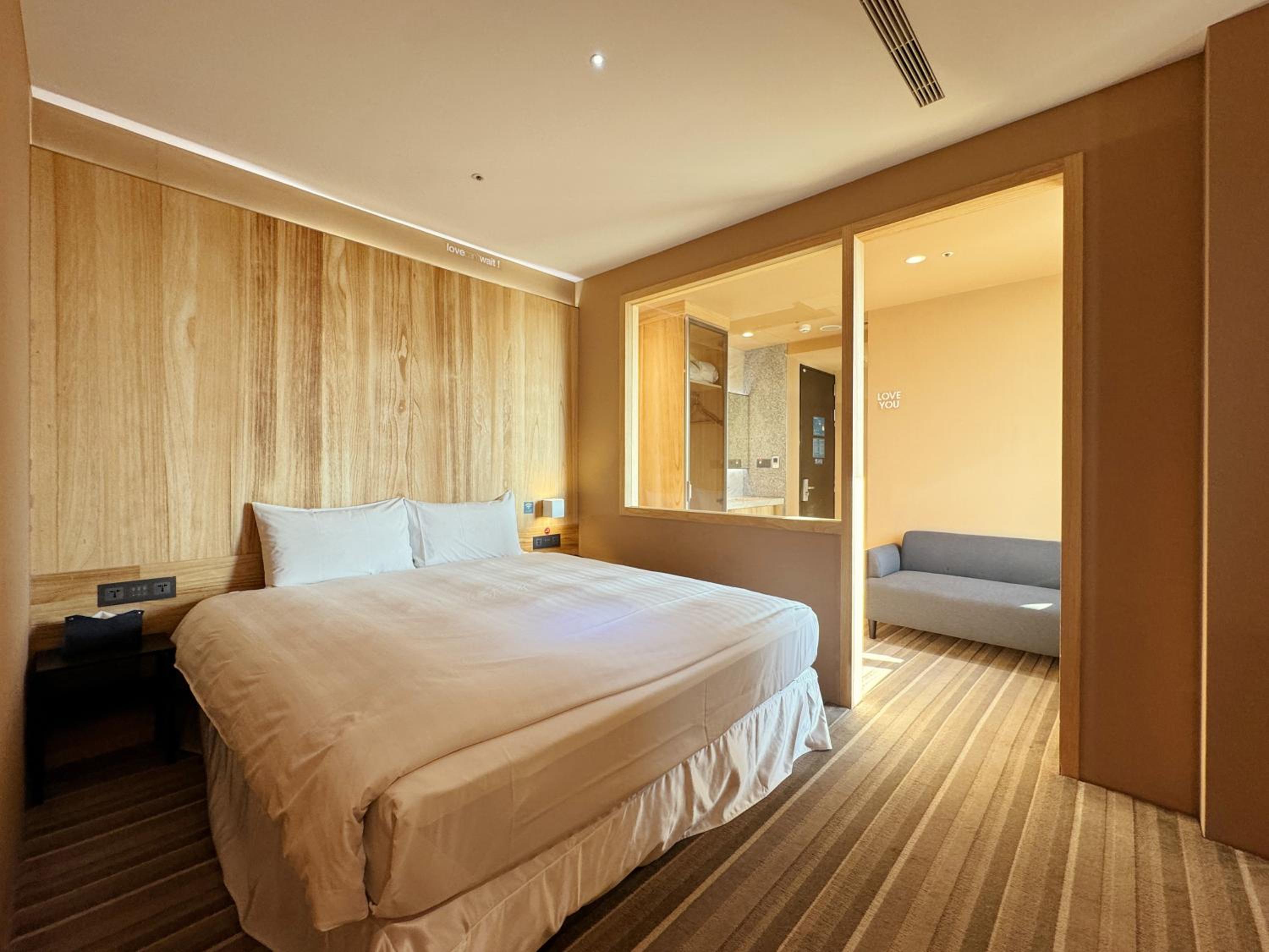 Deluxe Queen Room photo 2