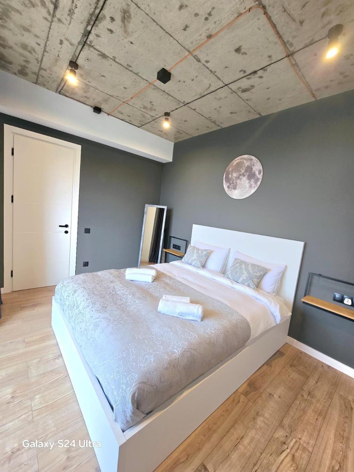 One-Bedroom Apartment with Balcony and Mountain View