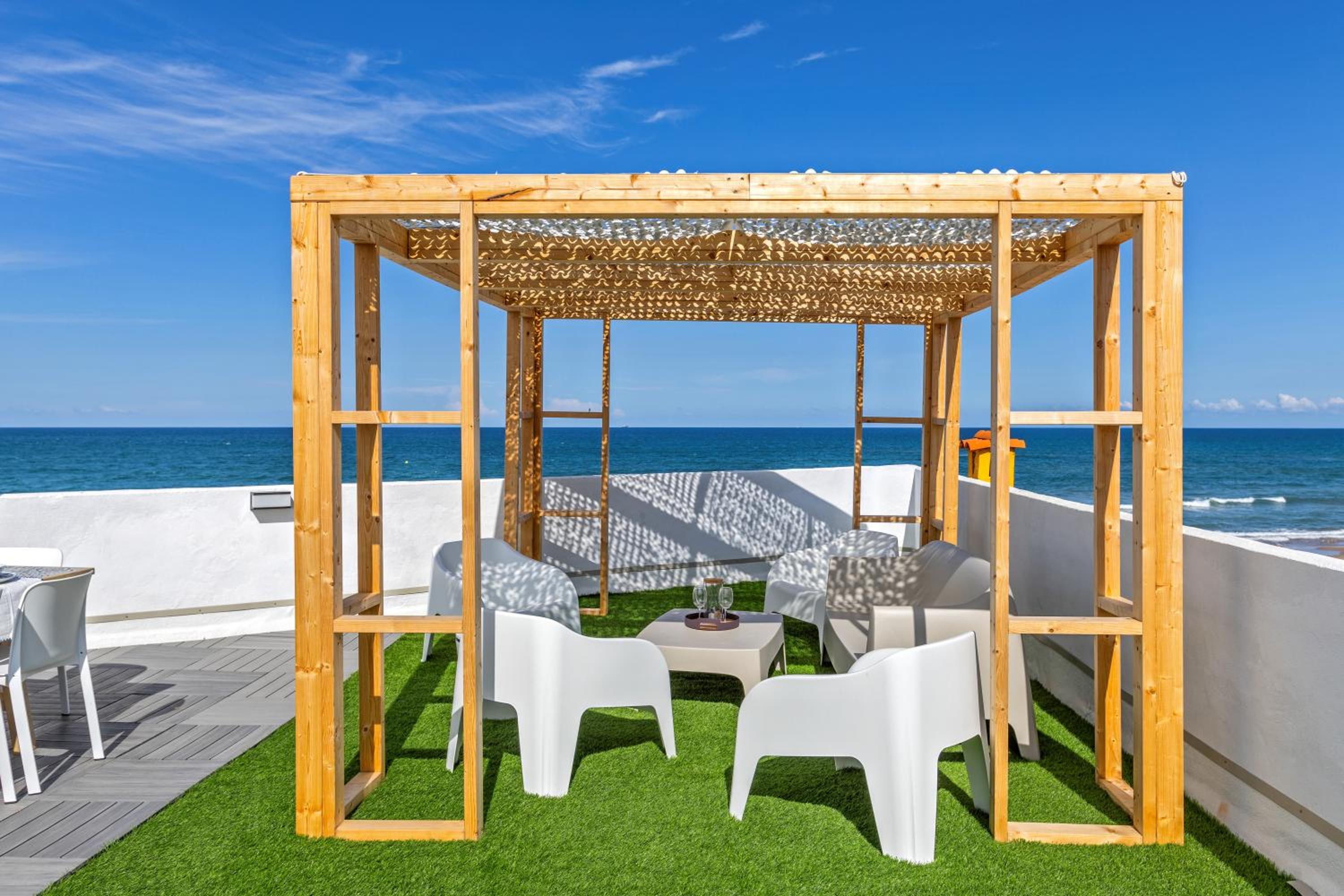 Three-Bedroom Apartment with Sea View photo 2