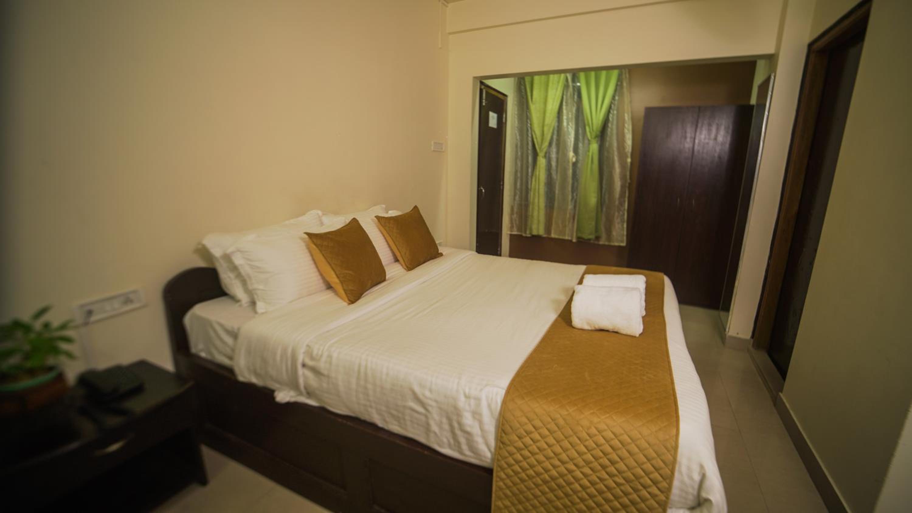 Deluxe Double Room - Photo 11