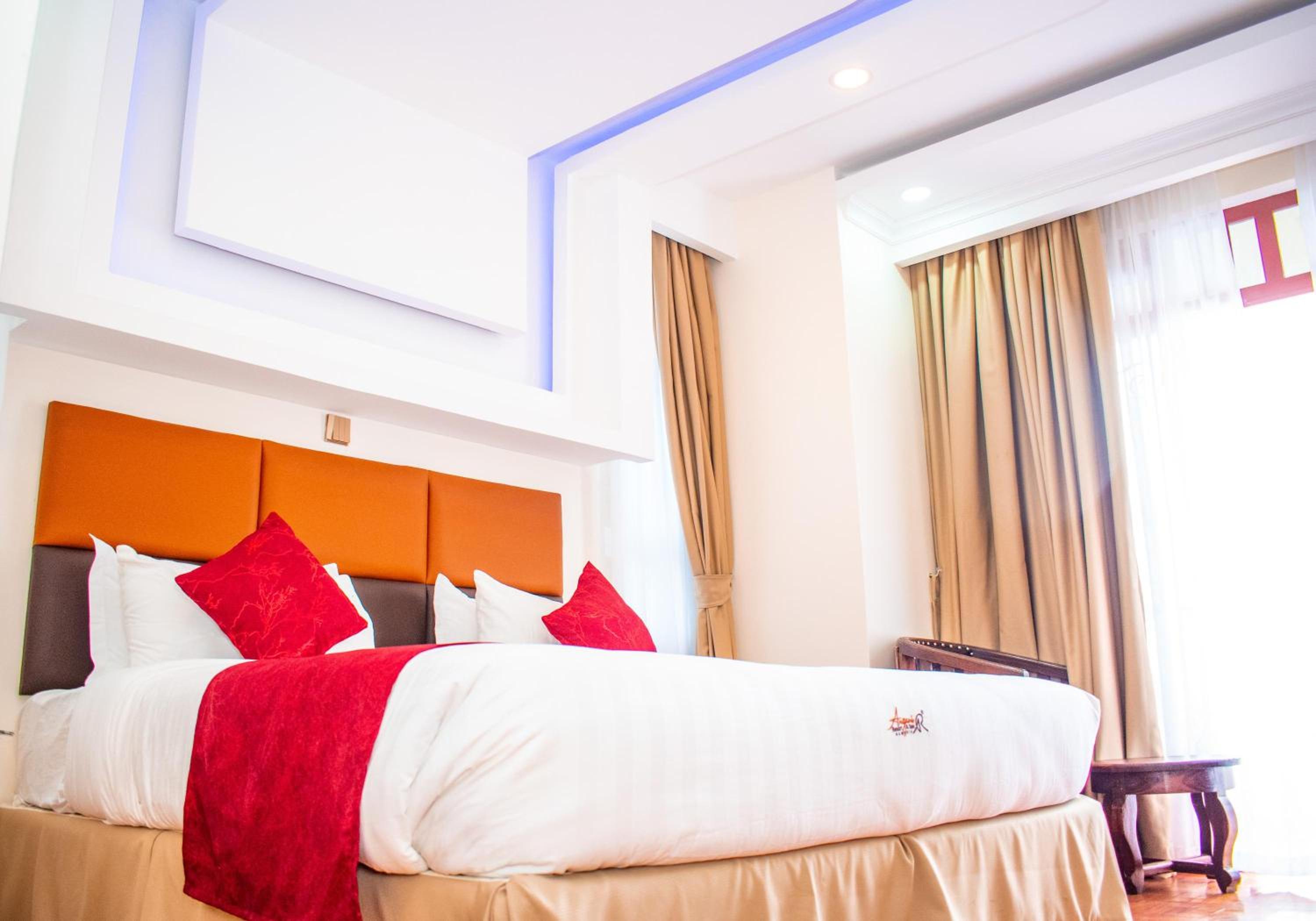 Deluxe Double Room with Balcony photo 1