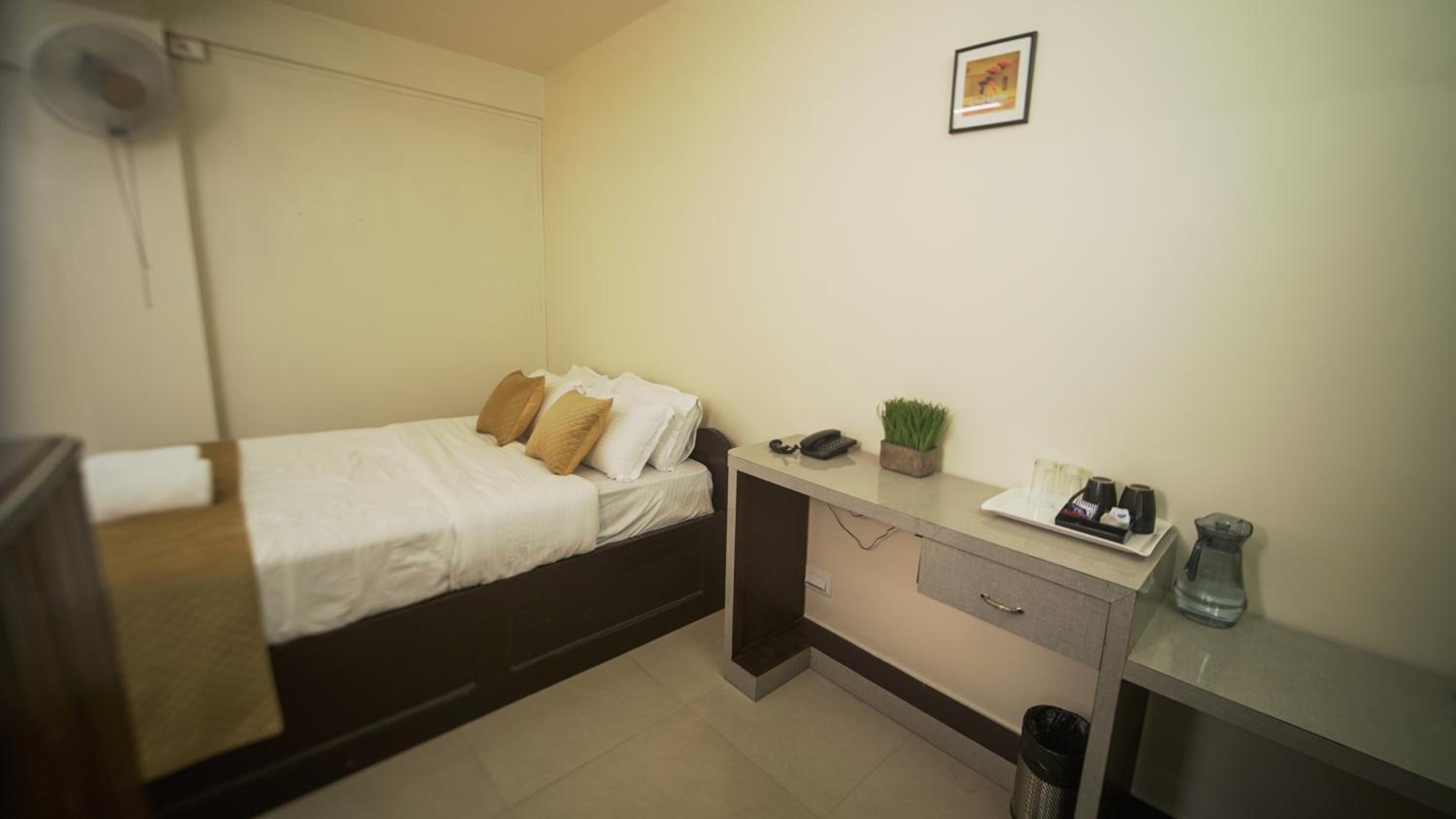 Deluxe Double Room - Photo 9