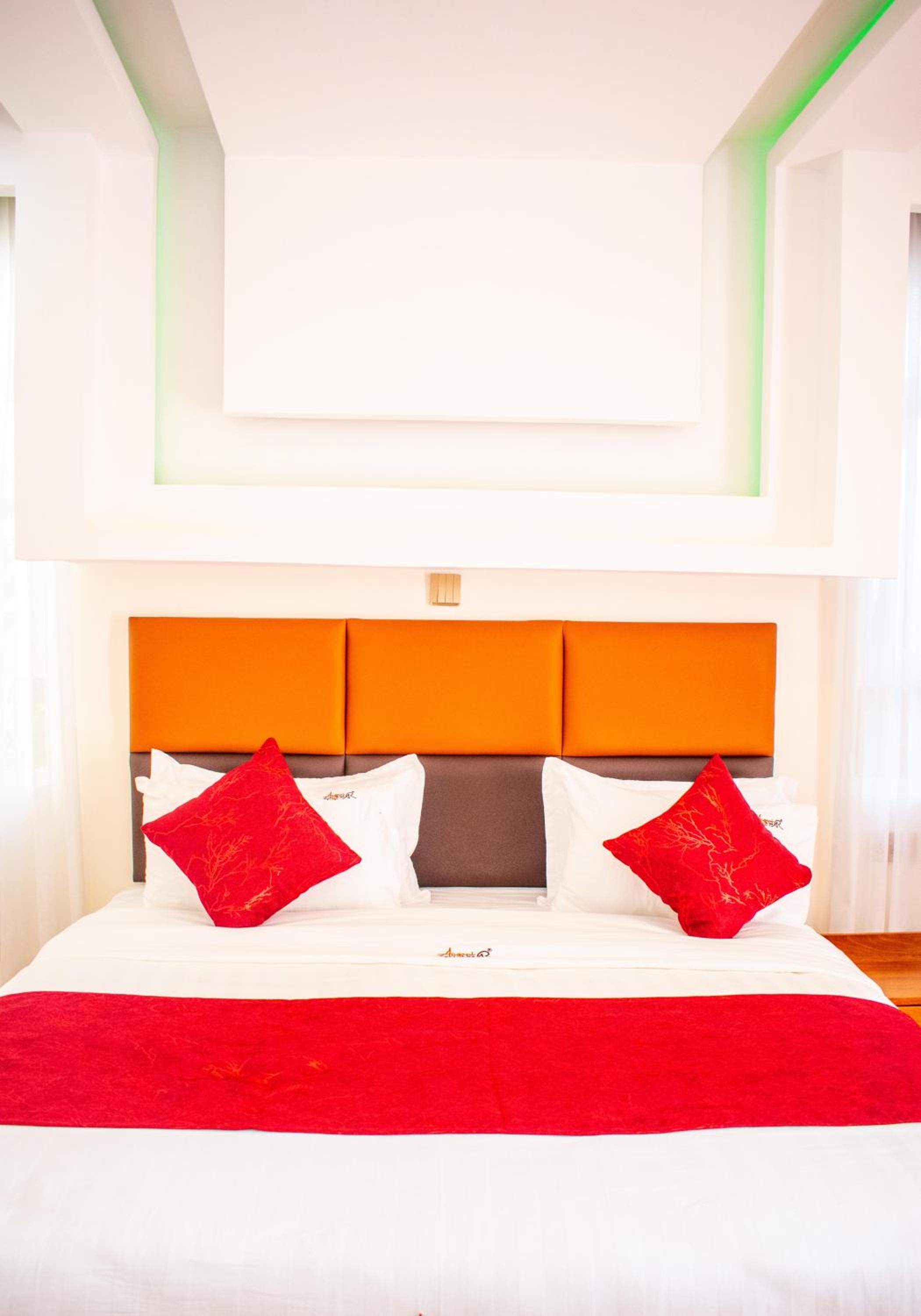 Deluxe Double Room with Balcony photo 3
