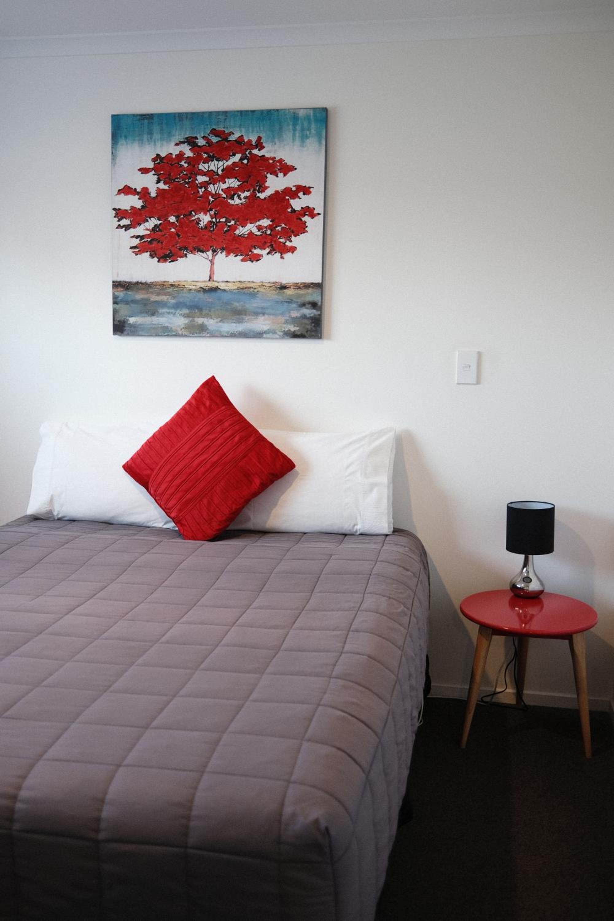 One-Bedroom Apartment photo 2