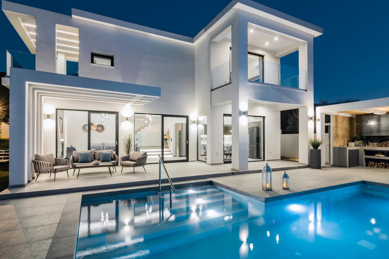 Villa photo 2