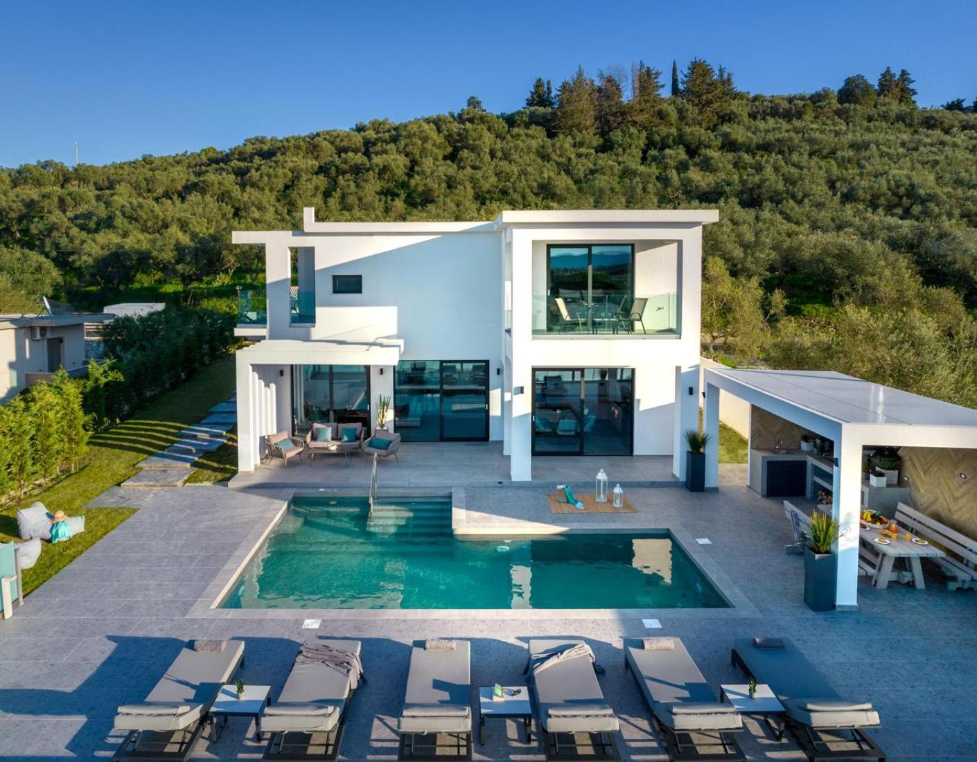 Villa photo 3