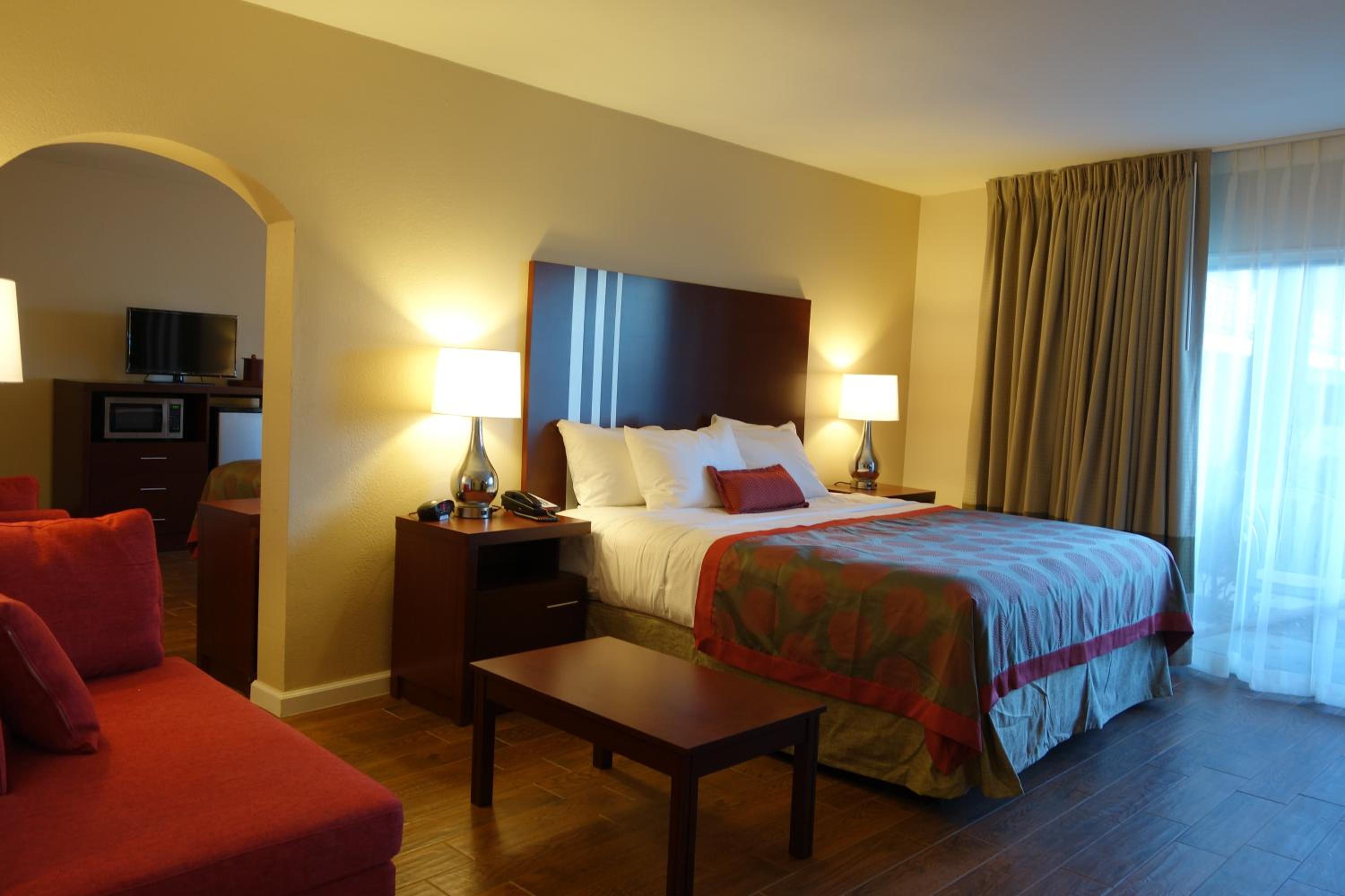 King Room - Non-Smoking - Photo 4