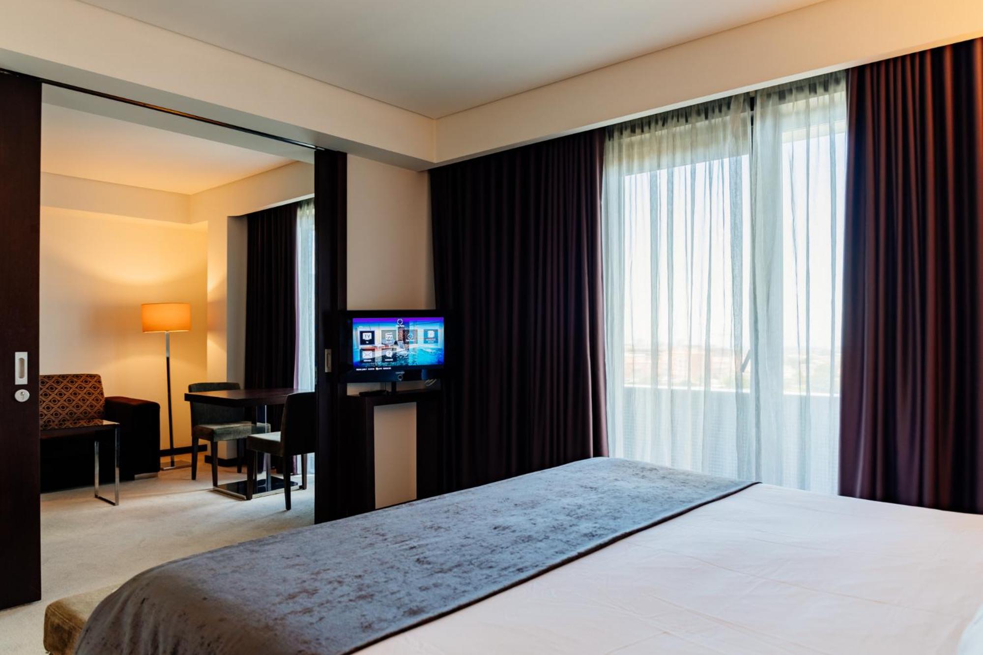Suite - Photo 1