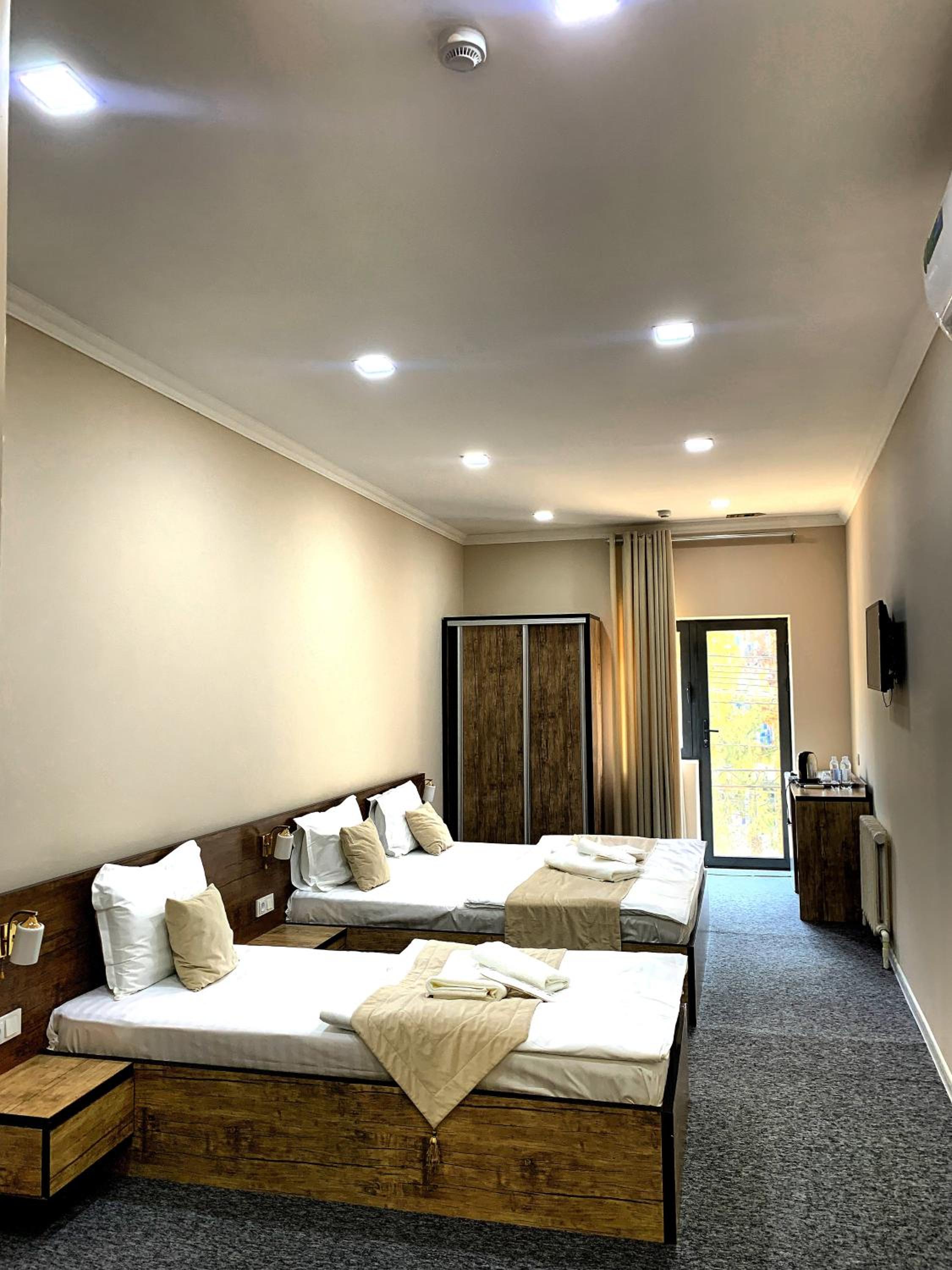 Deluxe Family Room photo 1