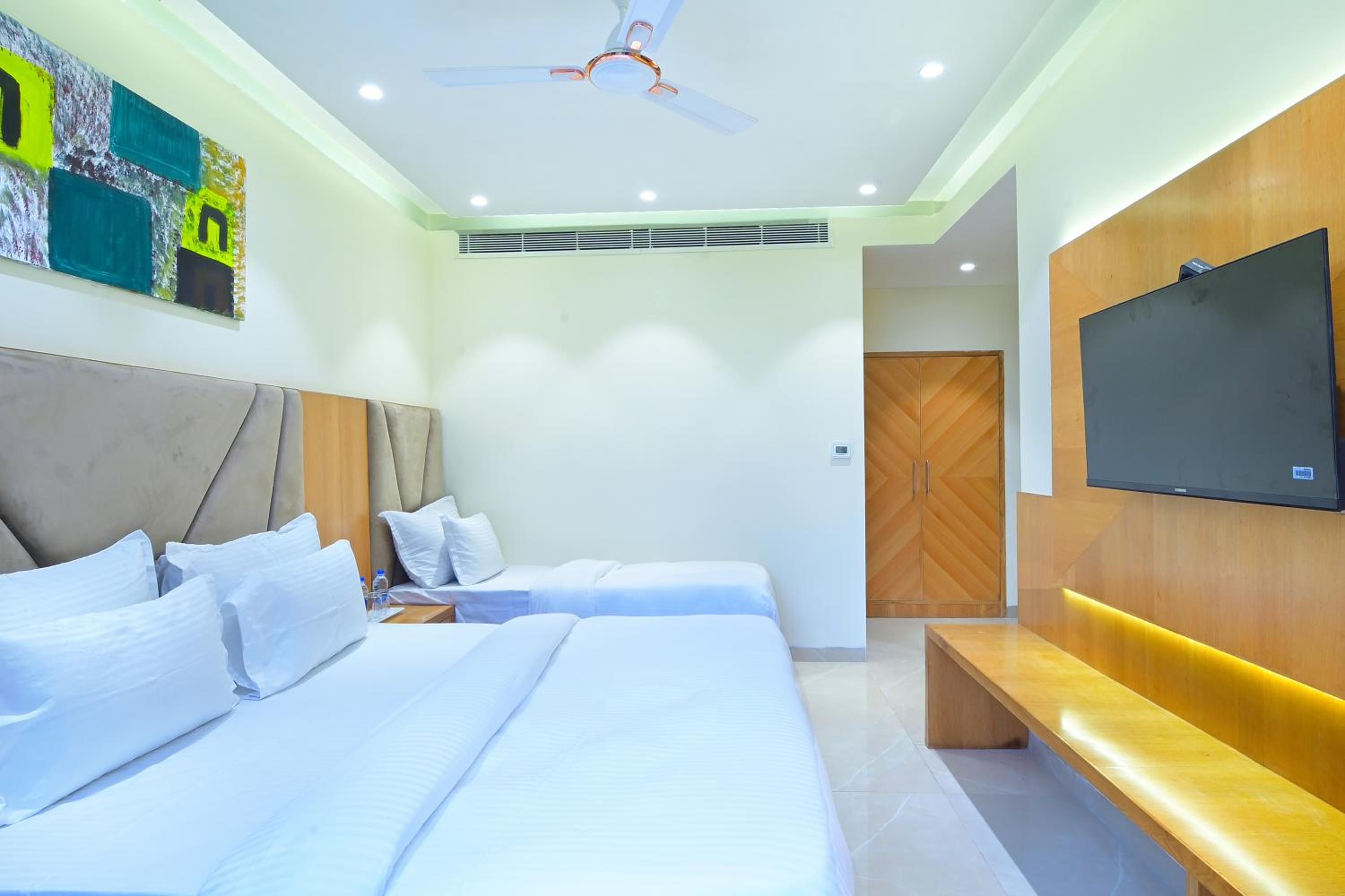 Luxury Triple Room photo 3