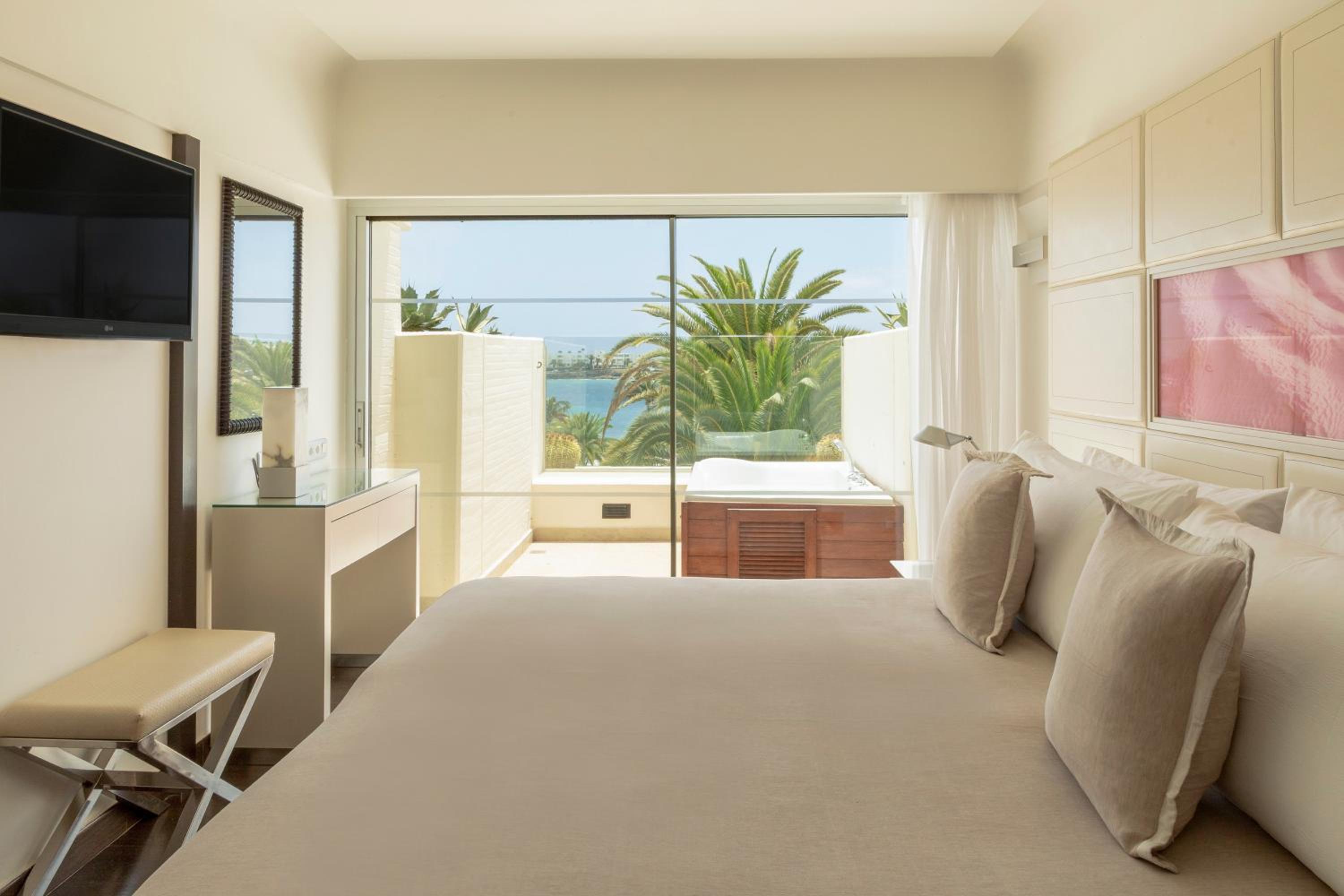 The Reserve Suite Ocean Front Jacuzzi photo 3
