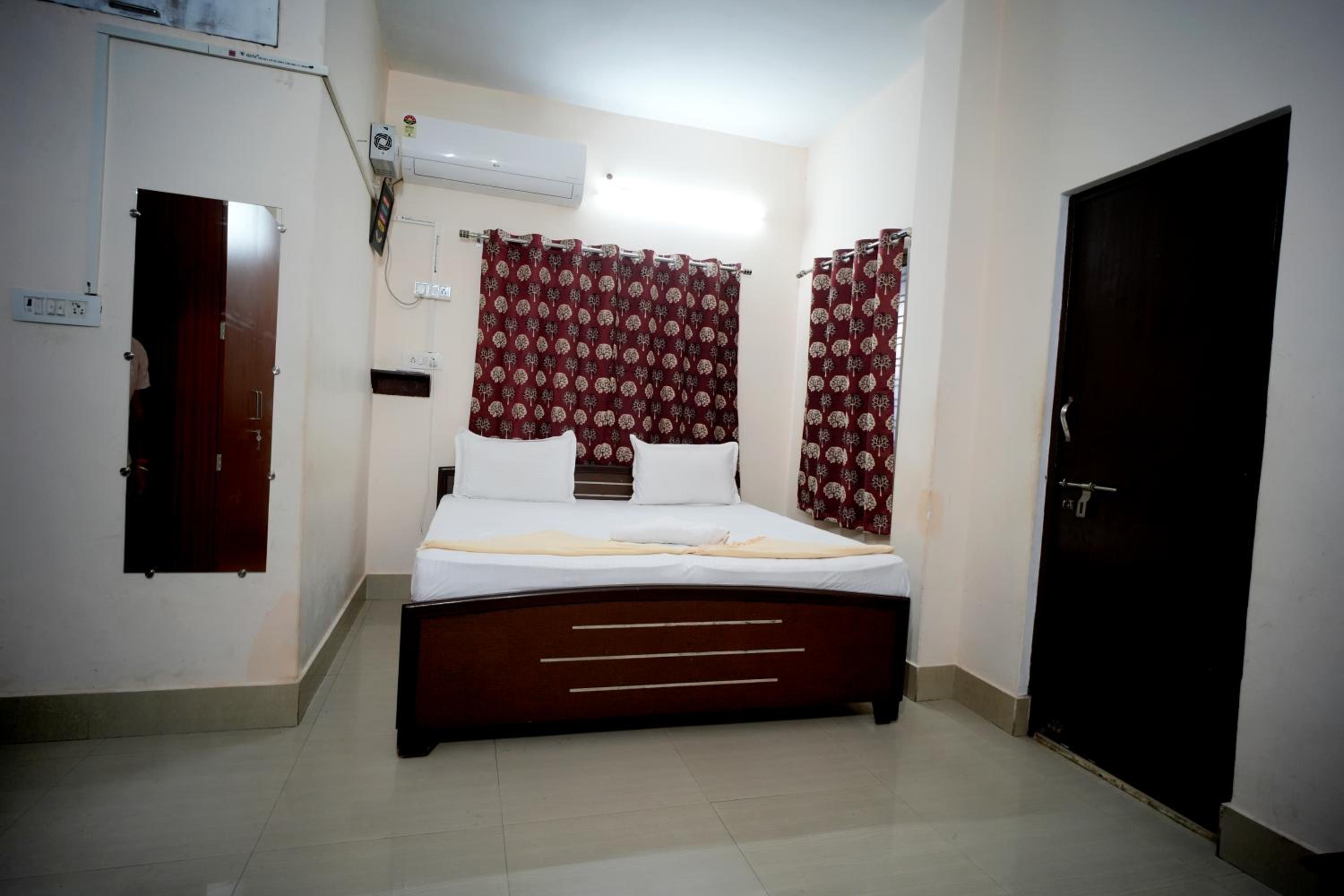 Deluxe King Room photo 1